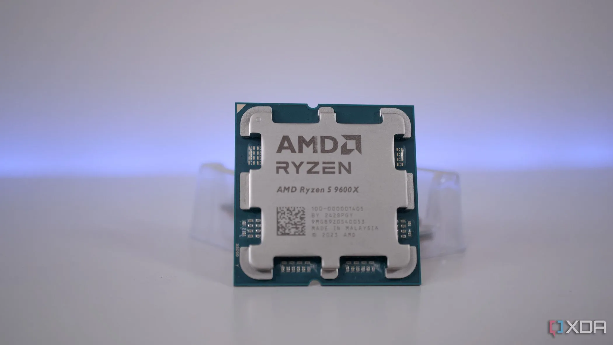 CPU AMD Ryzen 5 9600X, minh họa một lựa chọn CPU tầm trung mạnh mẽ cho game thủ