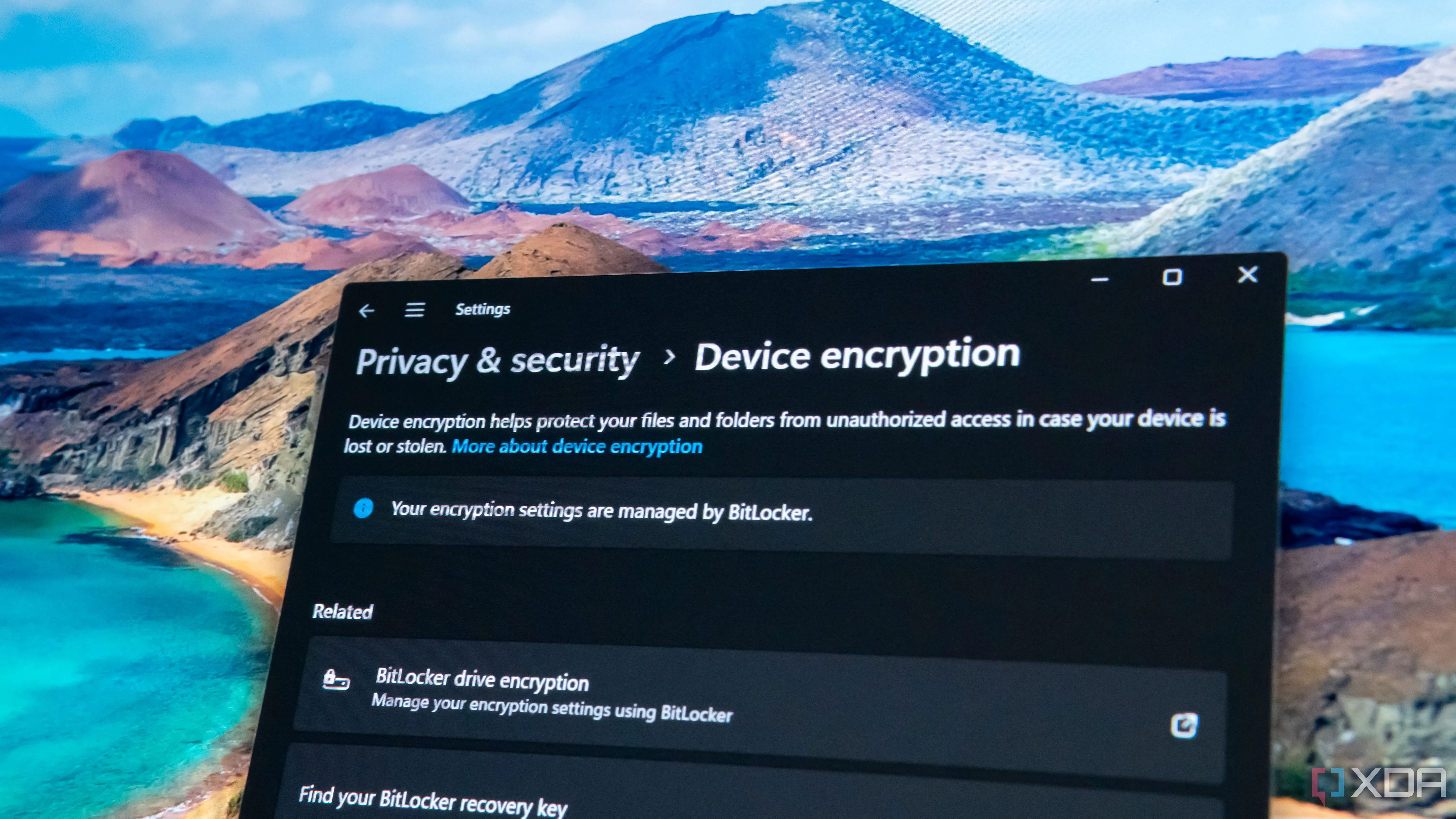Cửa sổ cài đặt Windows 11 hiển thị tùy chọn mã hóa thiết bị BitLocker, hỗ trợ bảo mật ổ đĩa ảo