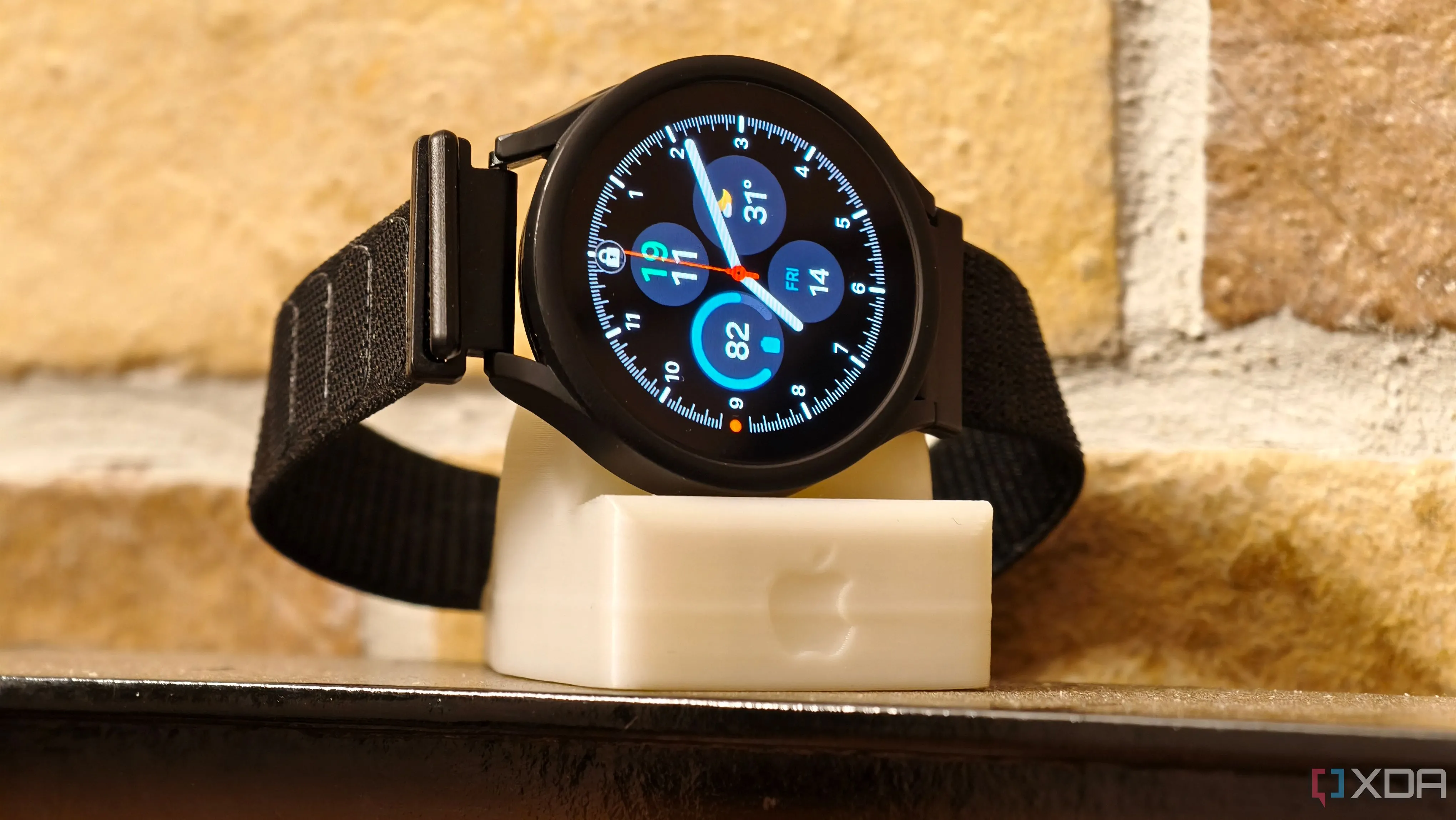 Dock sạc Apple Watch in 3D giúp cố định thiết bị