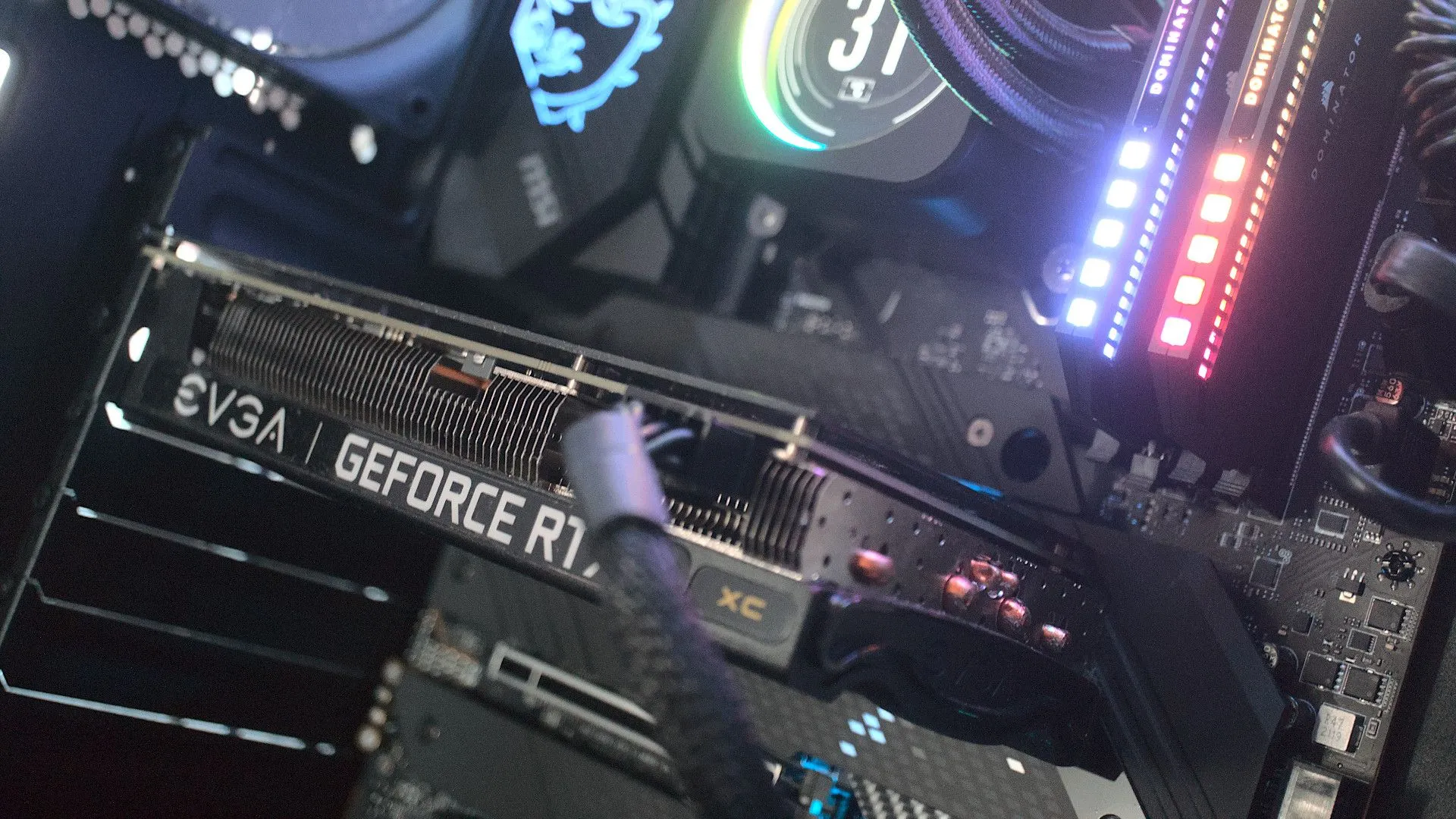 EVGA NVIDIA RTX 3060 Ti được lắp trong PC