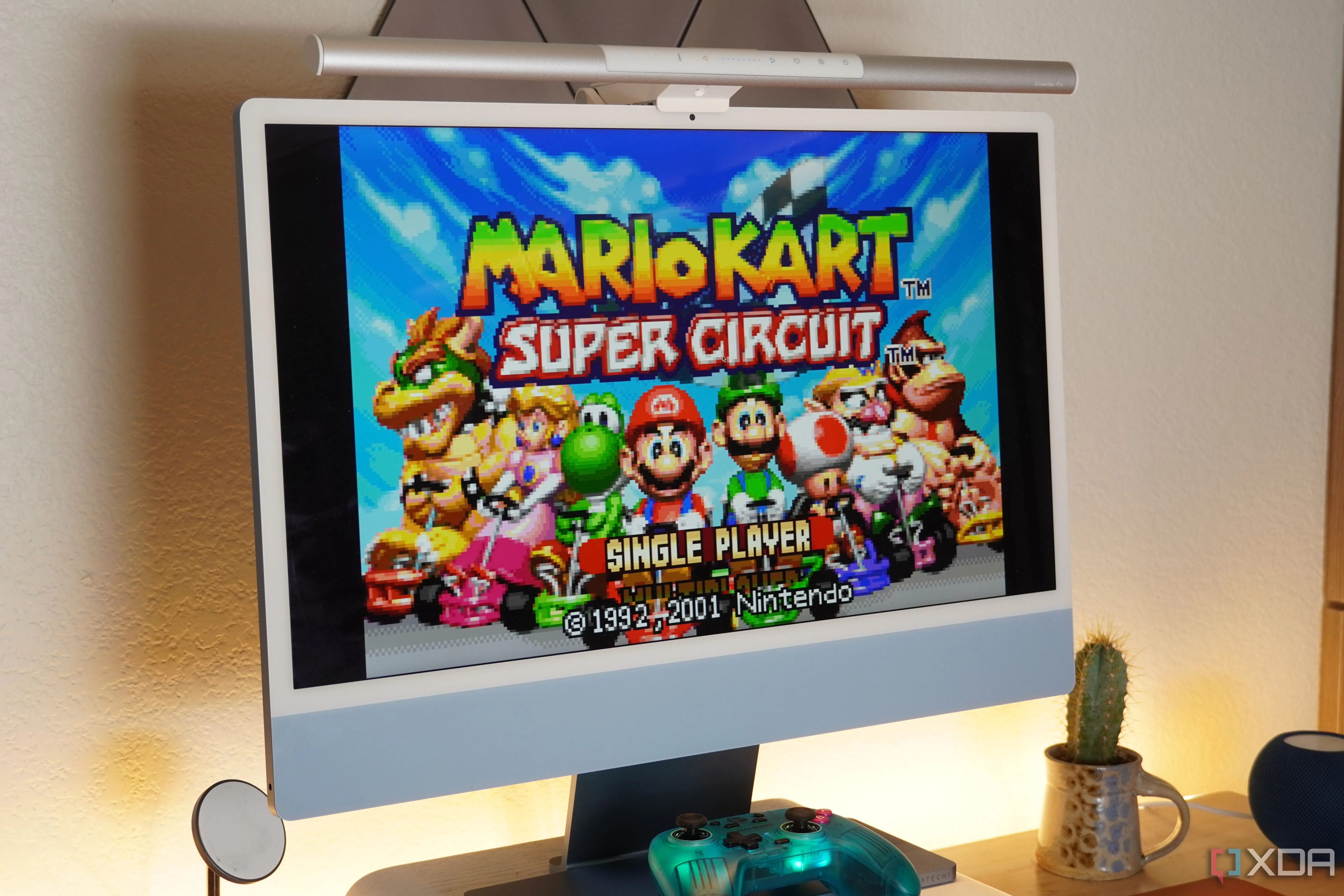 Game Mario Kart hiển thị trên màn hình iMac, minh họa cho việc trò chơi giả lập cần được upscale đúng cách để tránh hiện tượng mờ hoặc biến dạng hình ảnh.
