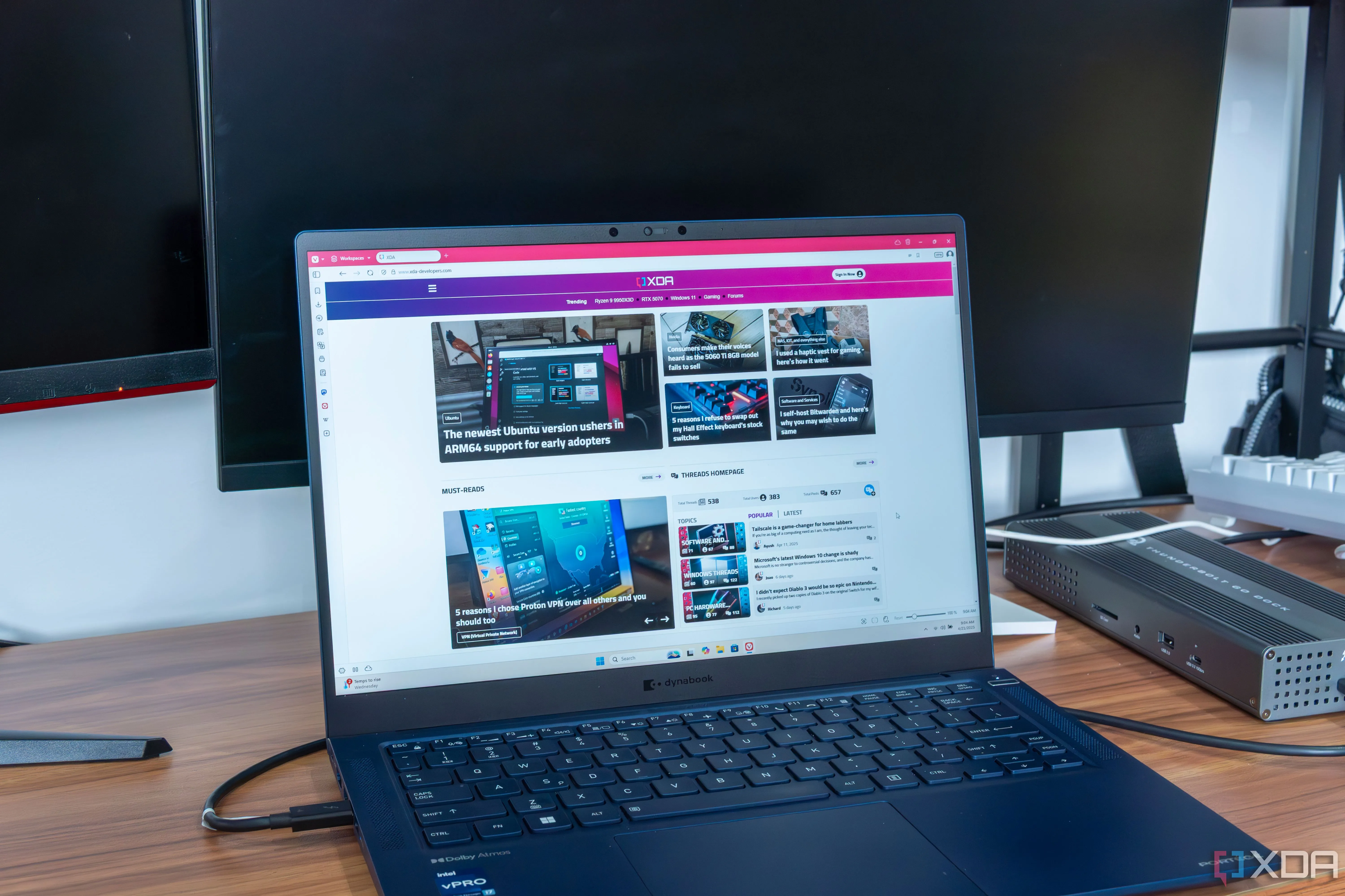 Giao diện File Explorer trên laptop Windows 11 với hiệu suất được cải thiện