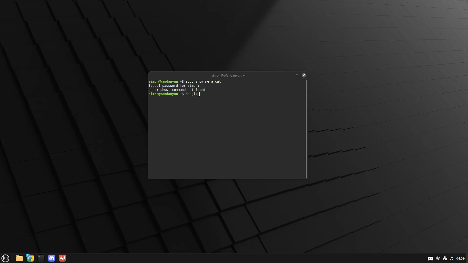 Giao diện Terminal (dòng lệnh) của Linux Mint, hiển thị các lệnh đang được thực thi, cho thấy công cụ mạnh mẽ nhưng dễ tiếp cận với hướng dẫn cụ thể.