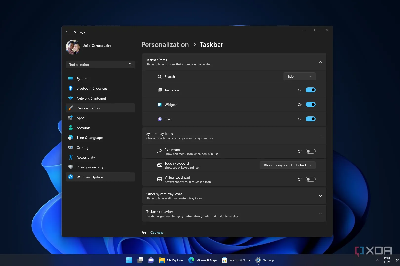 Giao diện Windows 11 hiển thị các cửa sổ ứng dụng riêng lẻ với nhãn trên Taskbar sau khi tắt nhóm