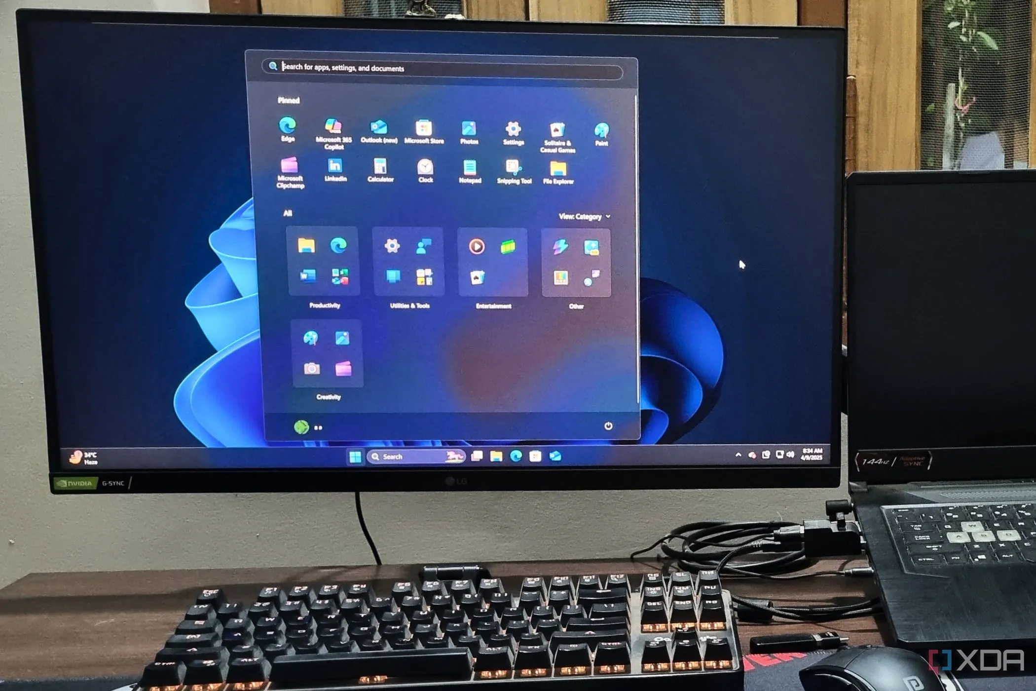 Giao diện Windows 11 hiển thị Start Menu và ứng dụng, minh họa nơi Microsoft từng thử nghiệm quảng cáo
