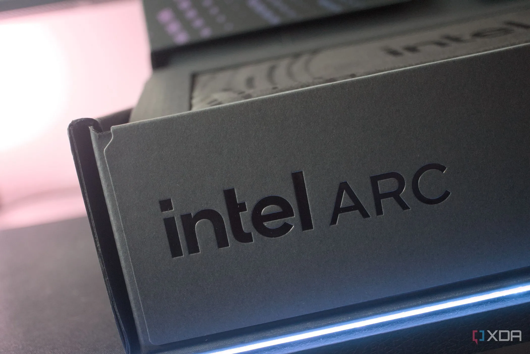 GPU Intel Arc B580 với VRAM tối thiểu 10GB hoặc 12GB đang là lựa chọn hấp dẫn hơn cho game thủ.