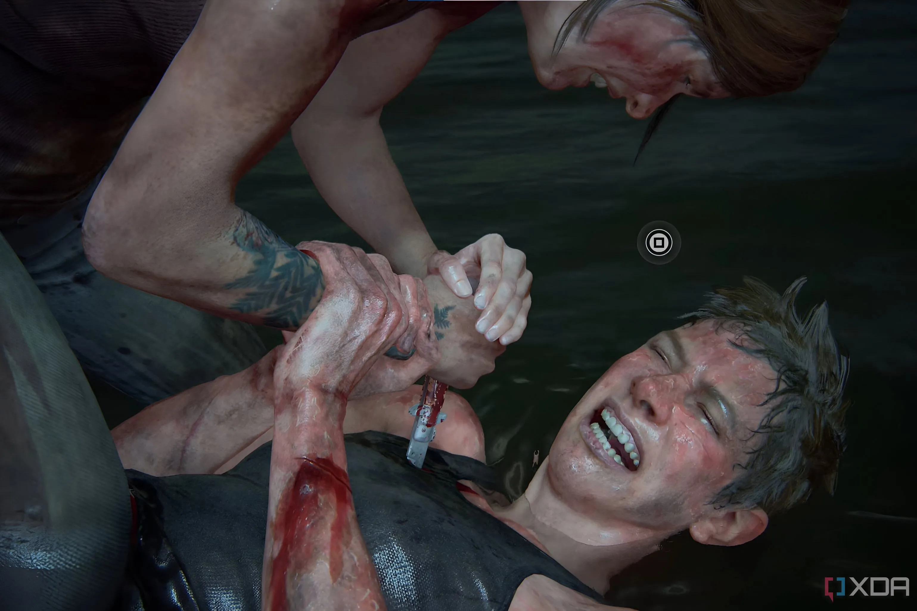 Hai người phụ nữ đang đánh nhau dữ dội bằng dao trong The Last of Us Part II