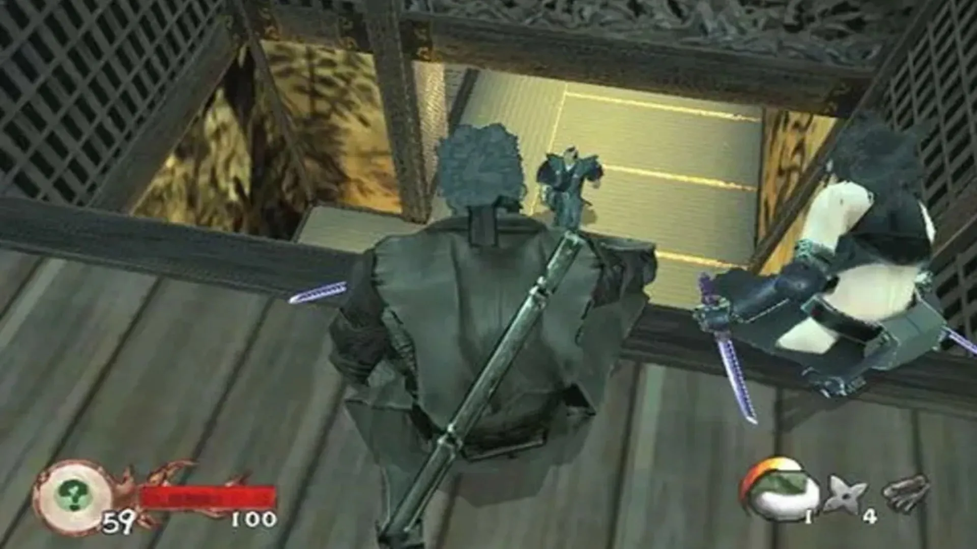 Hai sát thủ ninja đang ẩn mình trên nóc nhà, chuẩn bị thực hiện đòn tấn công lén lút trong Tenchu: Wrath of Heaven, một game hành động stealth kinh điển của PS2.