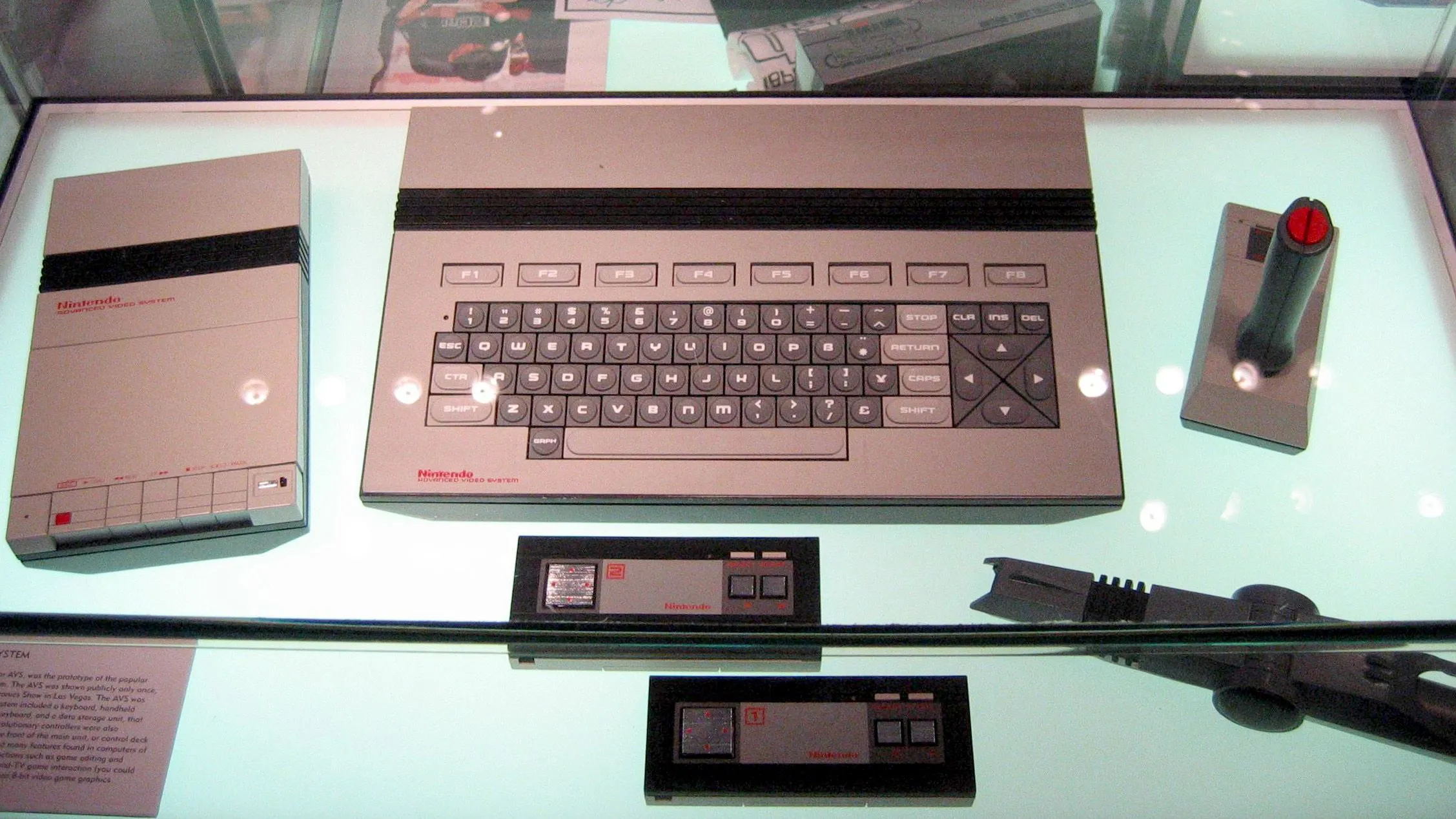 Hệ thống video nâng cao Nintendo (AVS) – nguyên mẫu cho máy chơi game Famicom và NES.