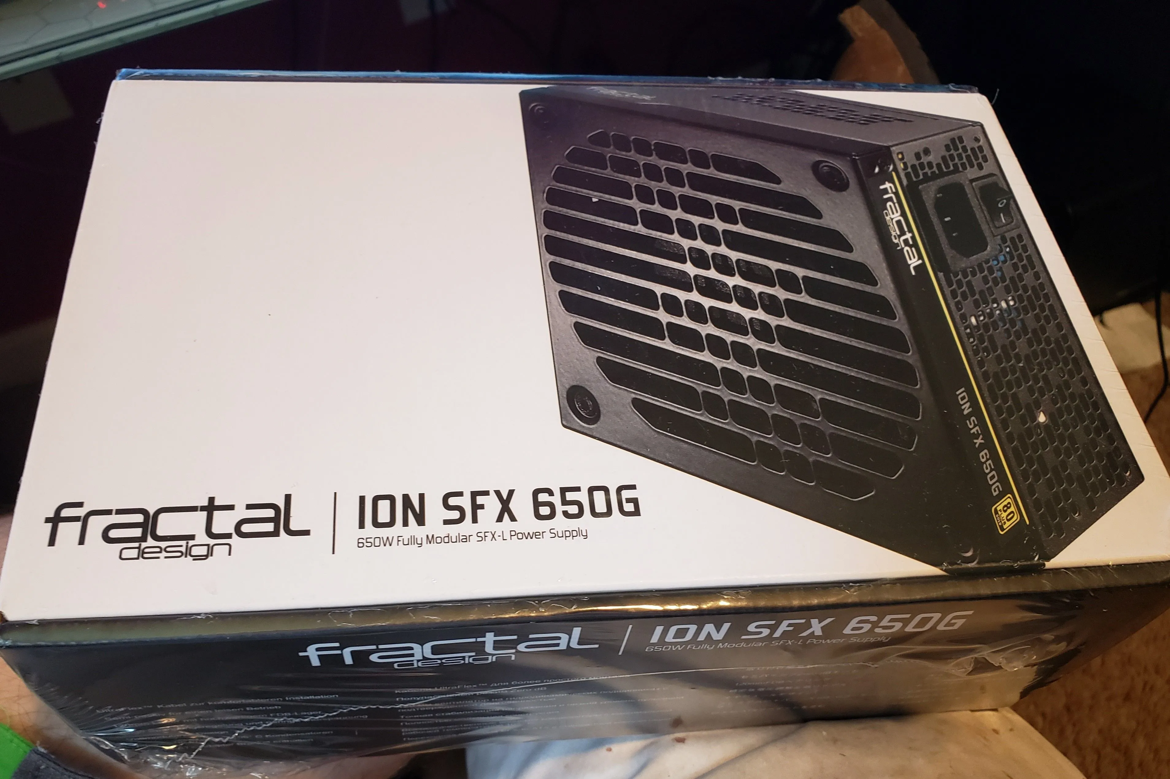 Hộp nguồn máy tính SFX, minh họa linh kiện đặc thù và chi phí cao hơn cho PC SFF