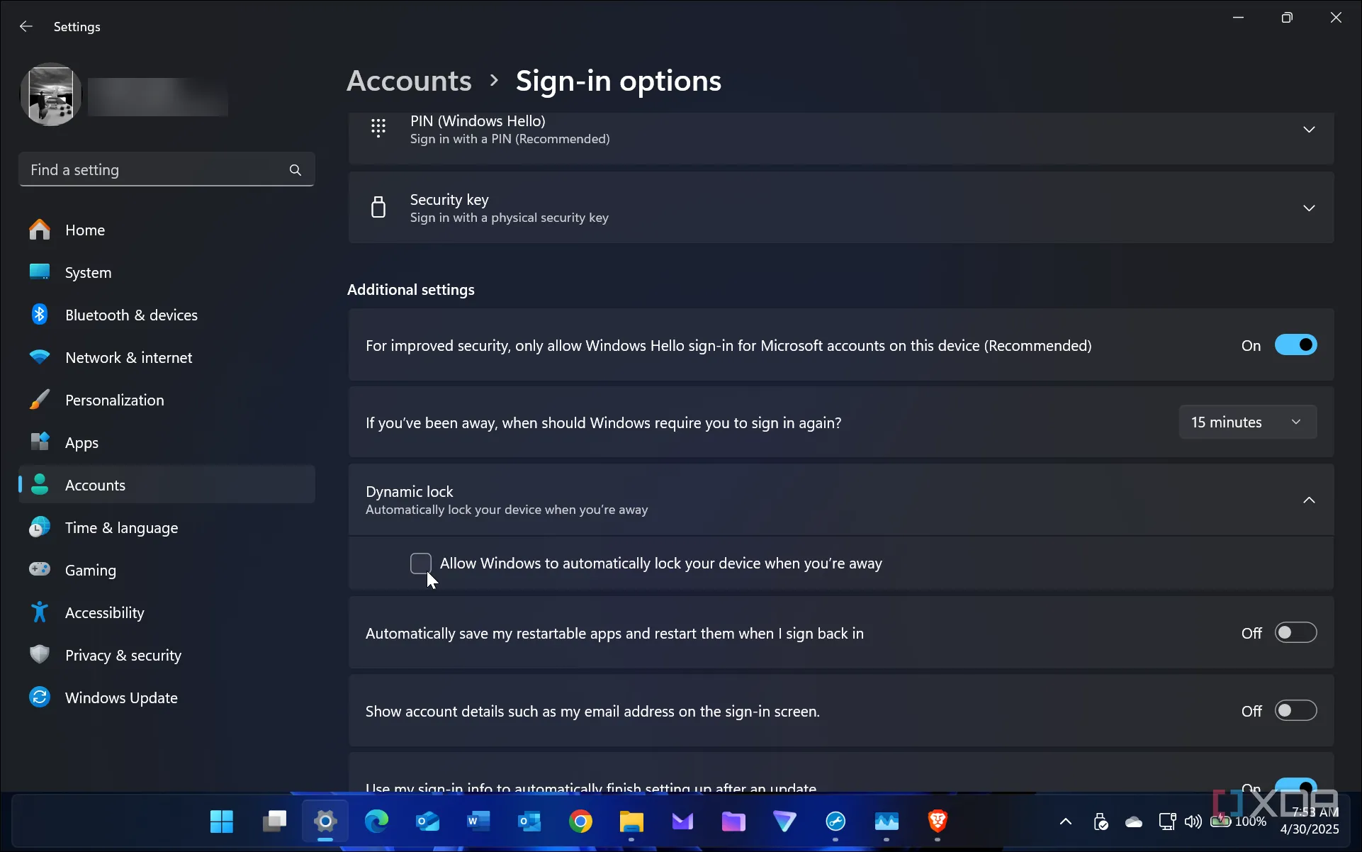 Hướng dẫn bật tính năng Dynamic Lock trên Windows 11, hiển thị cài đặt khóa tự động theo kết nối Bluetooth của điện thoại