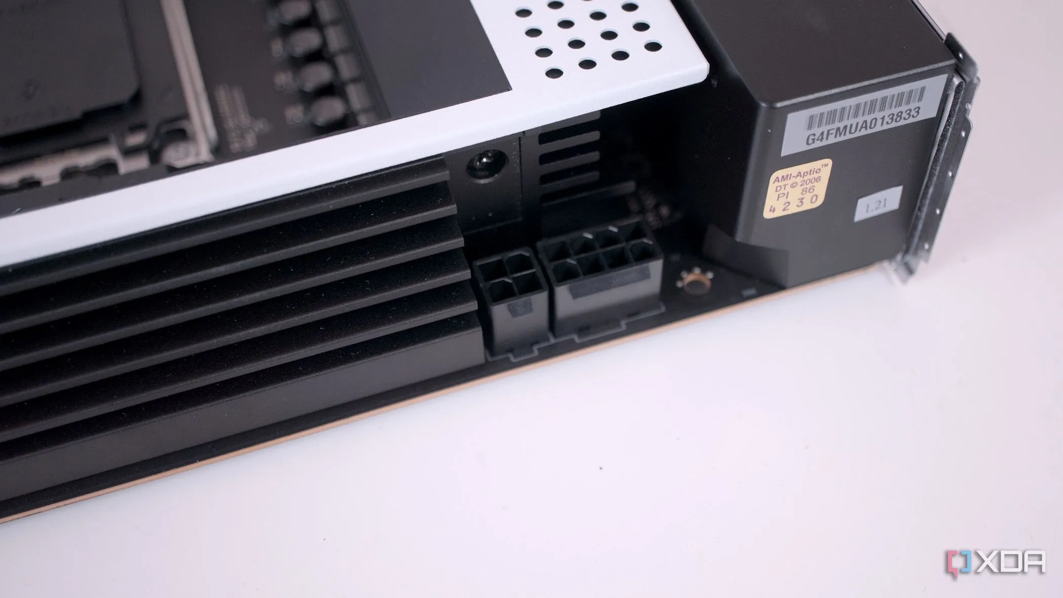 Kết nối nguồn CPU trên bo mạch chủ NZXT N7 B650E