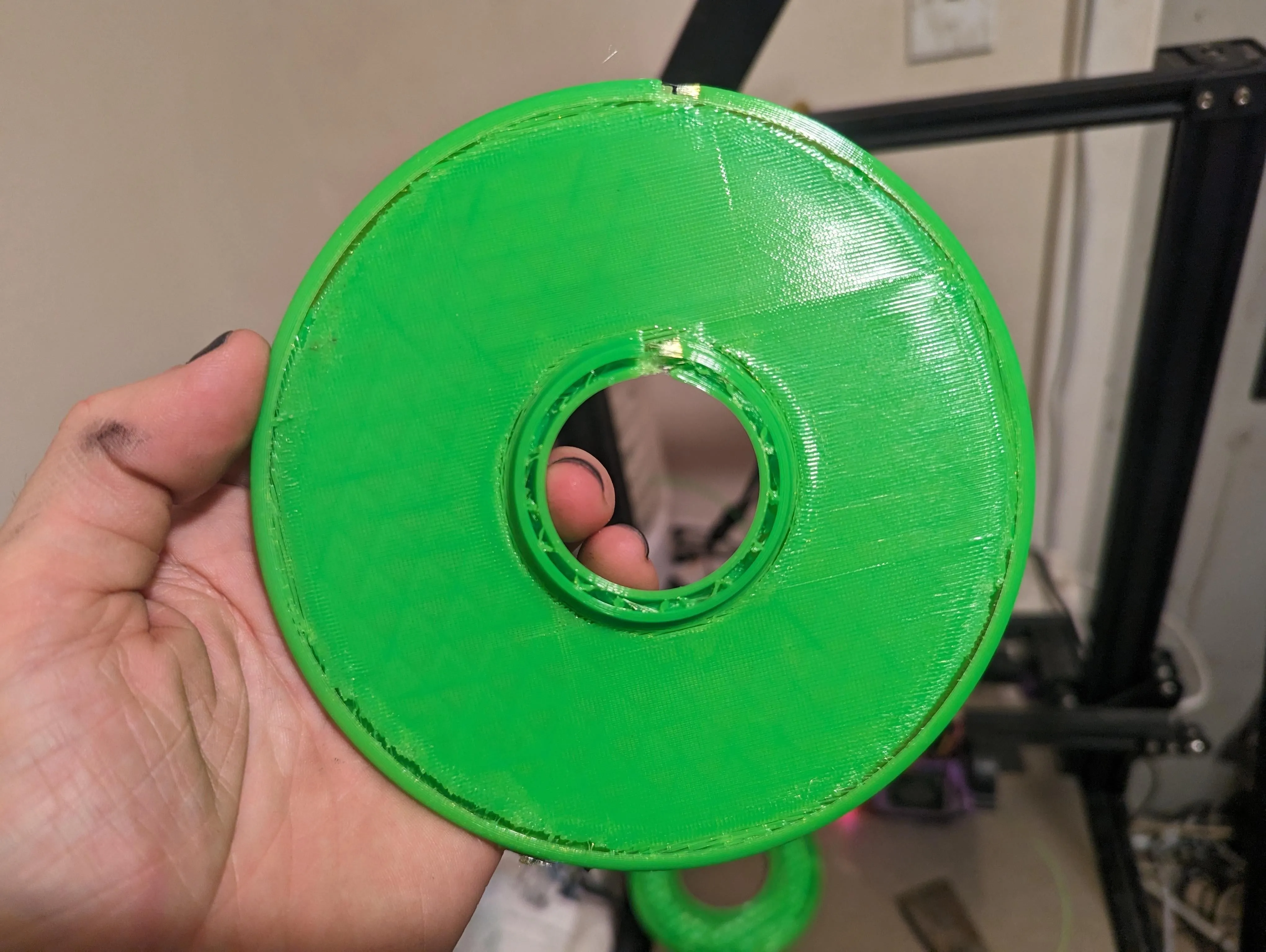 Khoảng trống đáng kể giữa lớp đệm và thành bản in 3D