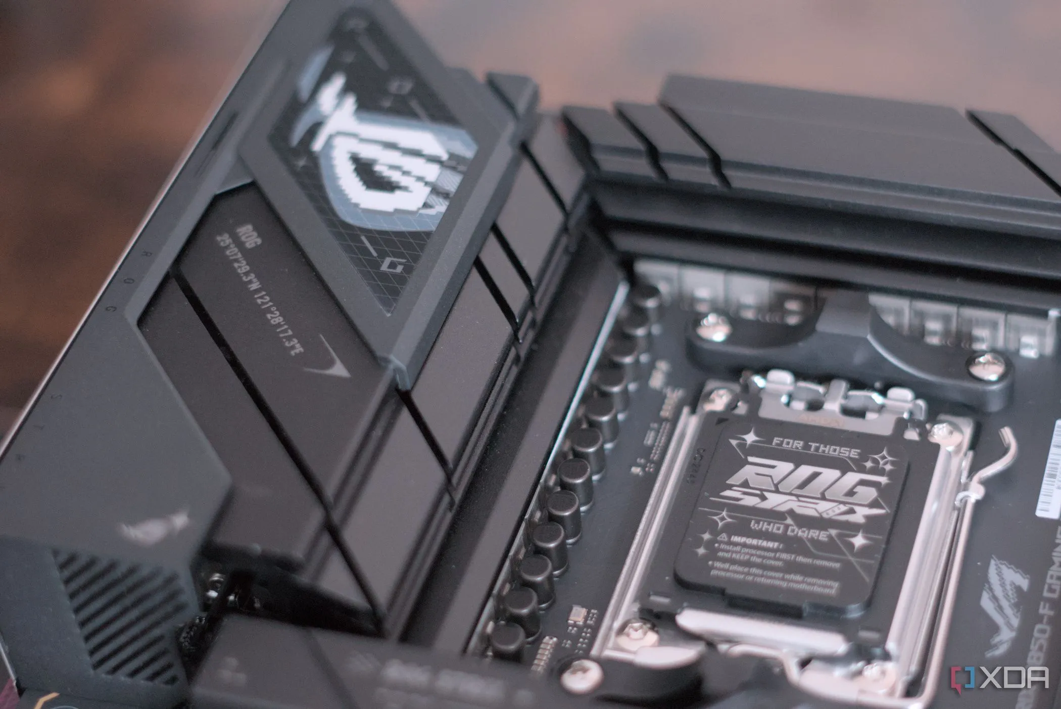 Khu vực CPU của bo mạch chủ Asus ROG Strix B850-F Gaming WiFi, minh họa VRM mạnh mẽ