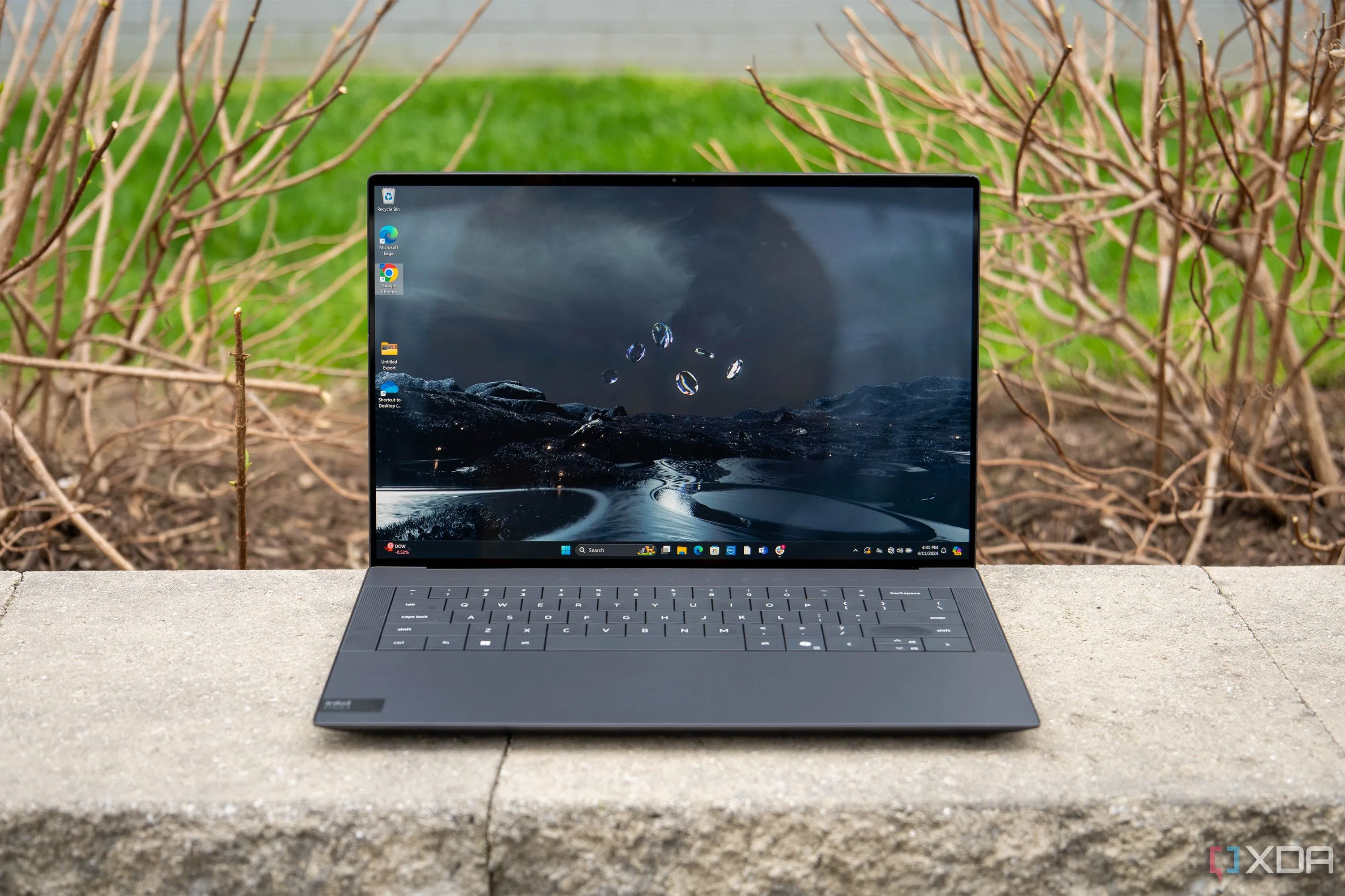 Laptop Dell XPS 14, tượng trưng cho một thiết bị Windows cao cấp
