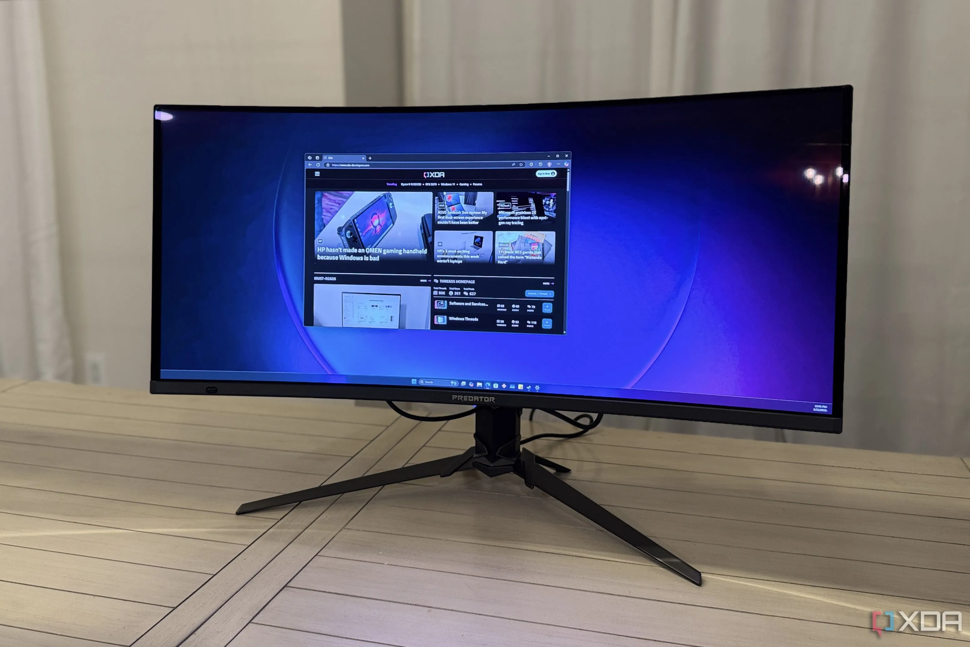 Màn hình Acer Predator X34 X5 hiển thị trang web XDA