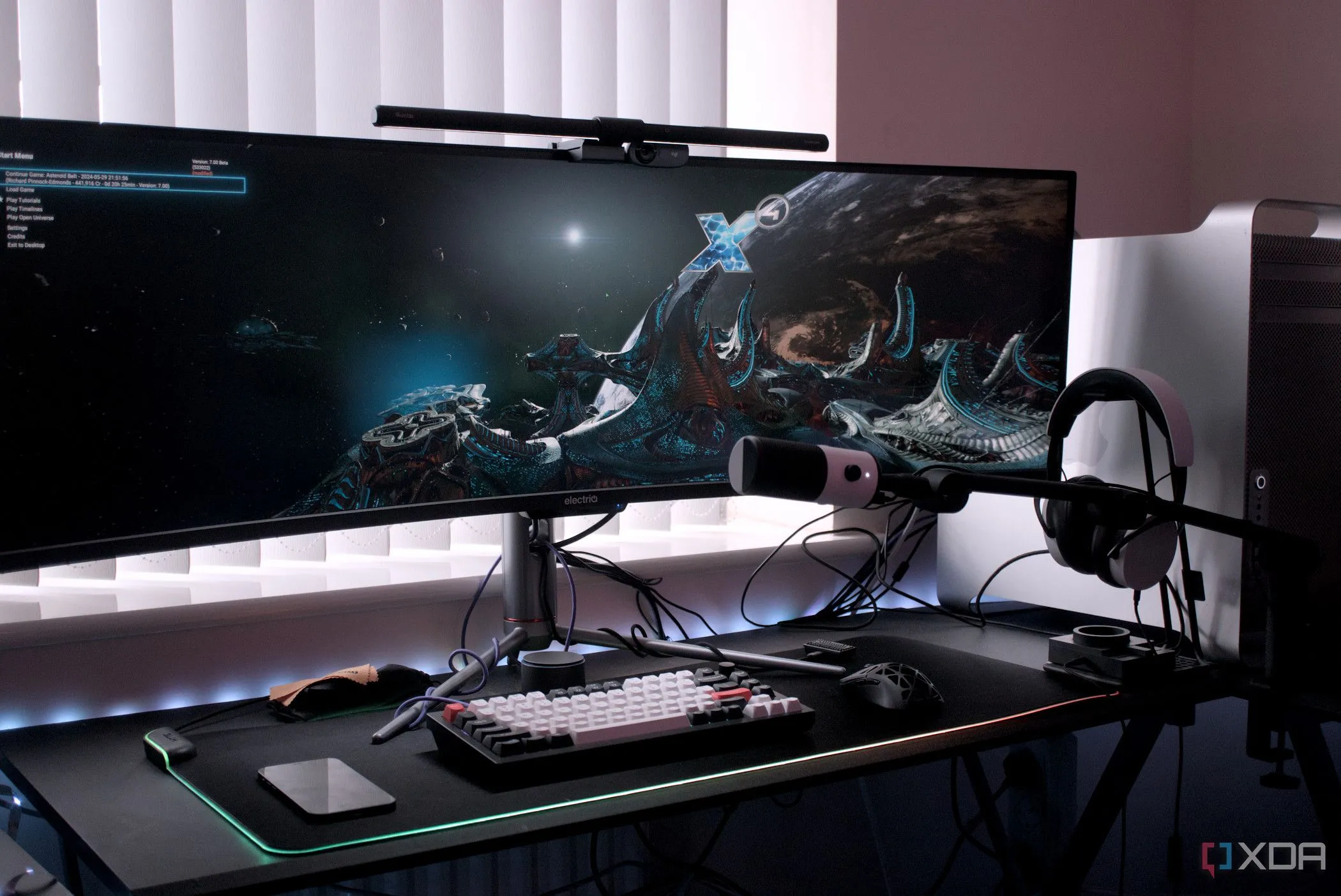 Màn hình gaming 27 inch trong không gian làm việc, tối ưu cho game thủ chuyên nghiệp