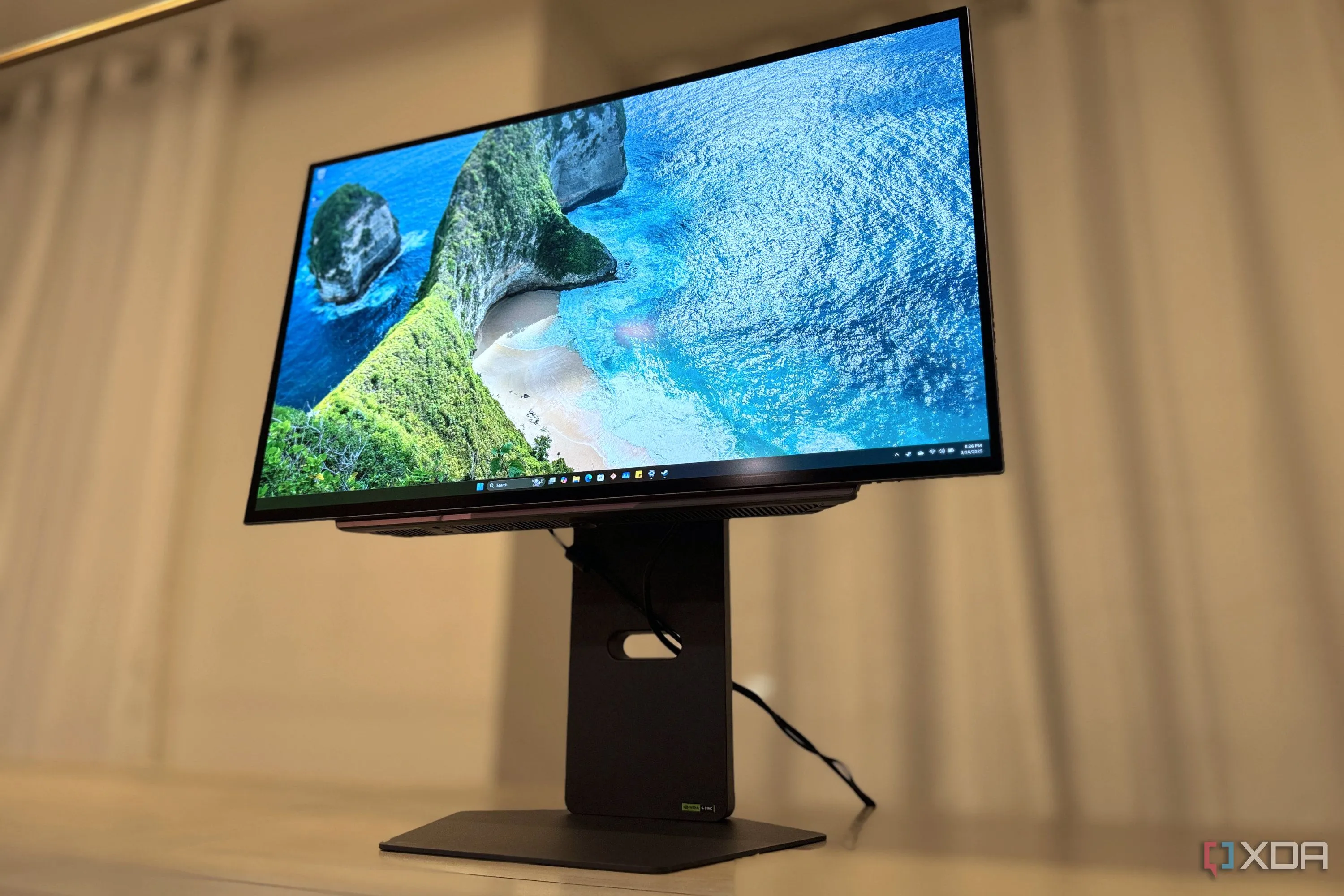 Màn hình hiển thị giao diện desktop Windows 11 trên LG 27GX790A-B