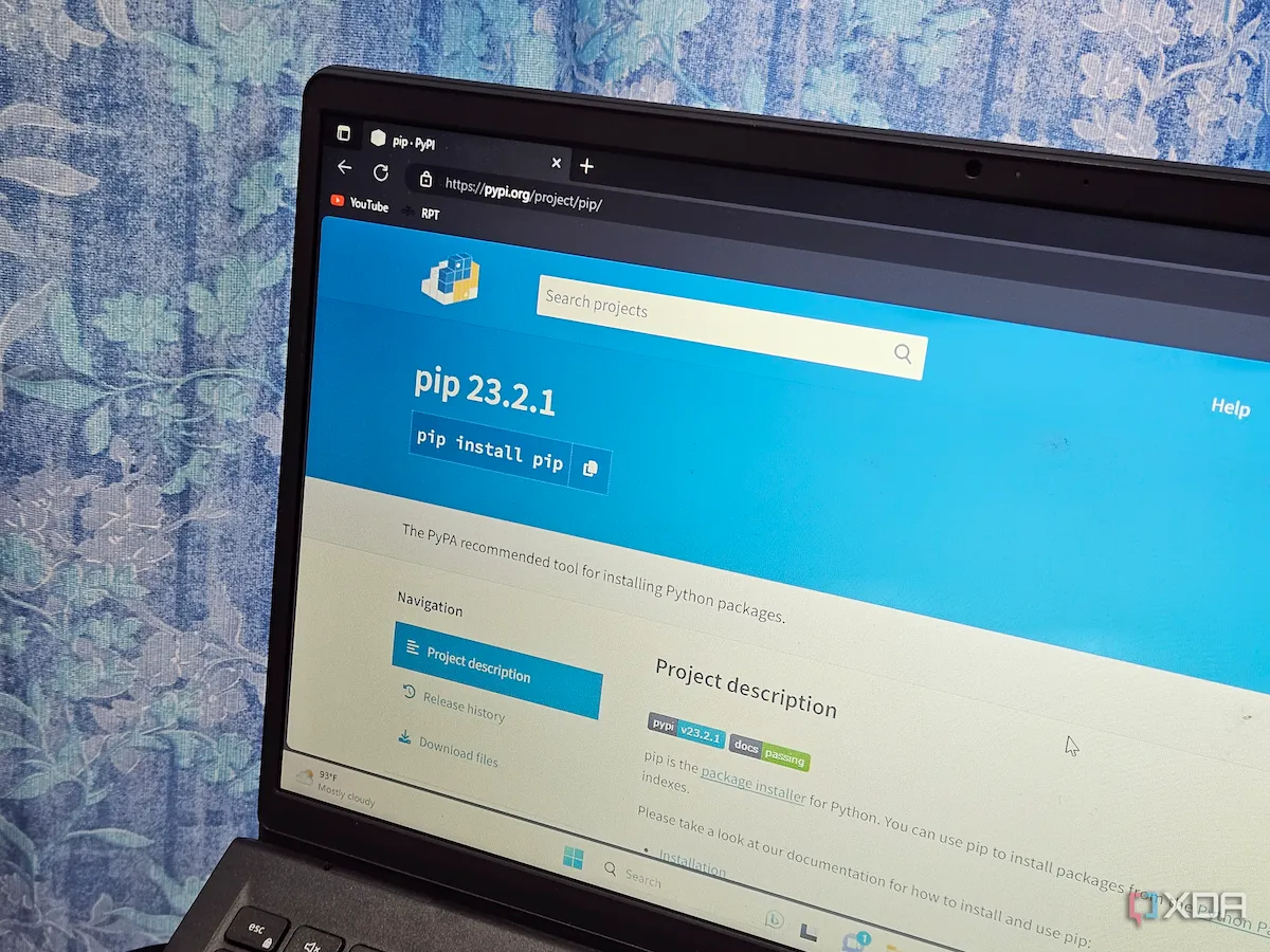 Màn hình laptop hiển thị trang web Python Package Index (PyPI), gợi ý về việc tích hợp Python và các thư viện trong Espanso để tăng năng suất