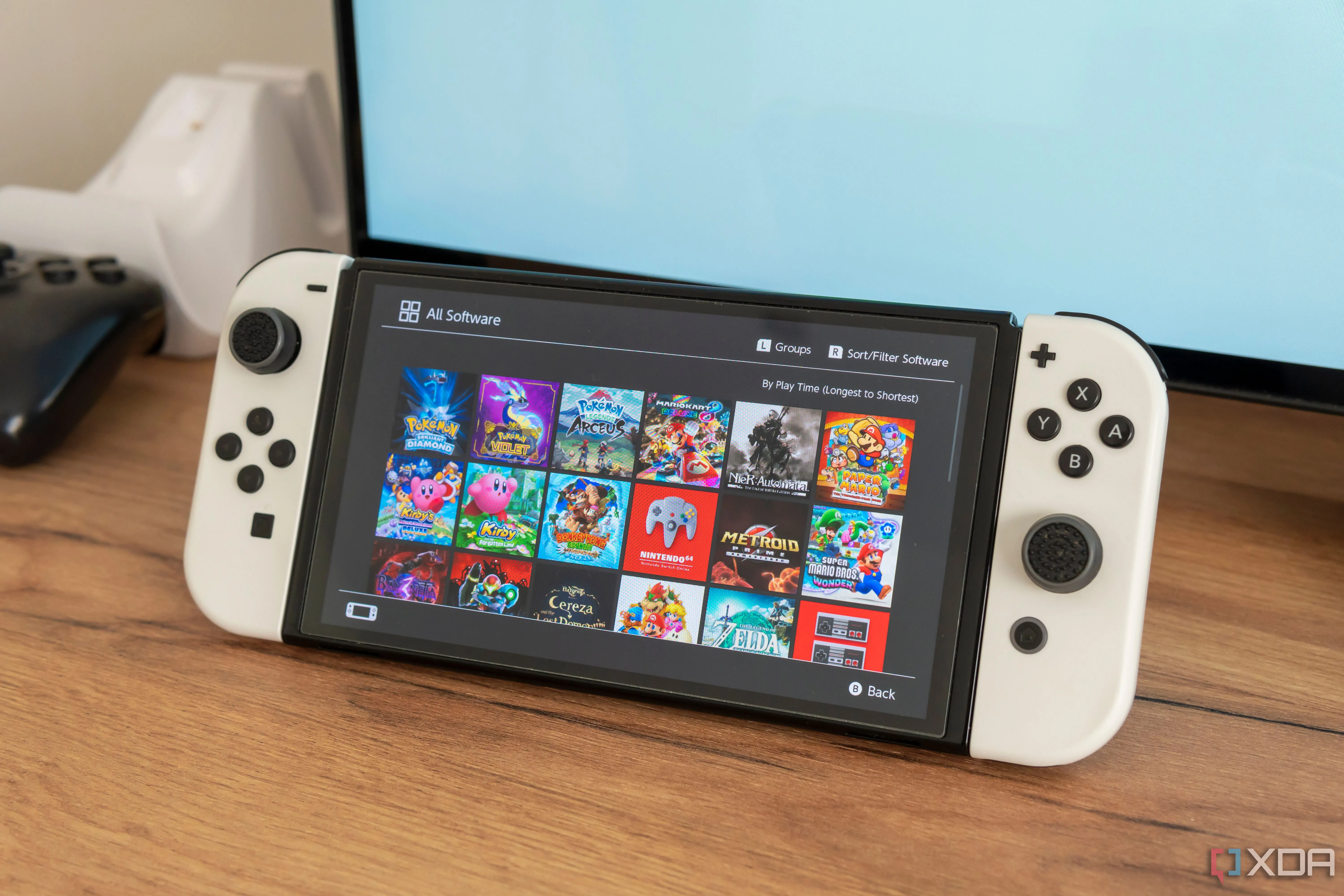 Màn hình Nintendo Switch hiển thị danh sách các phần mềm và game đã cài đặt.
