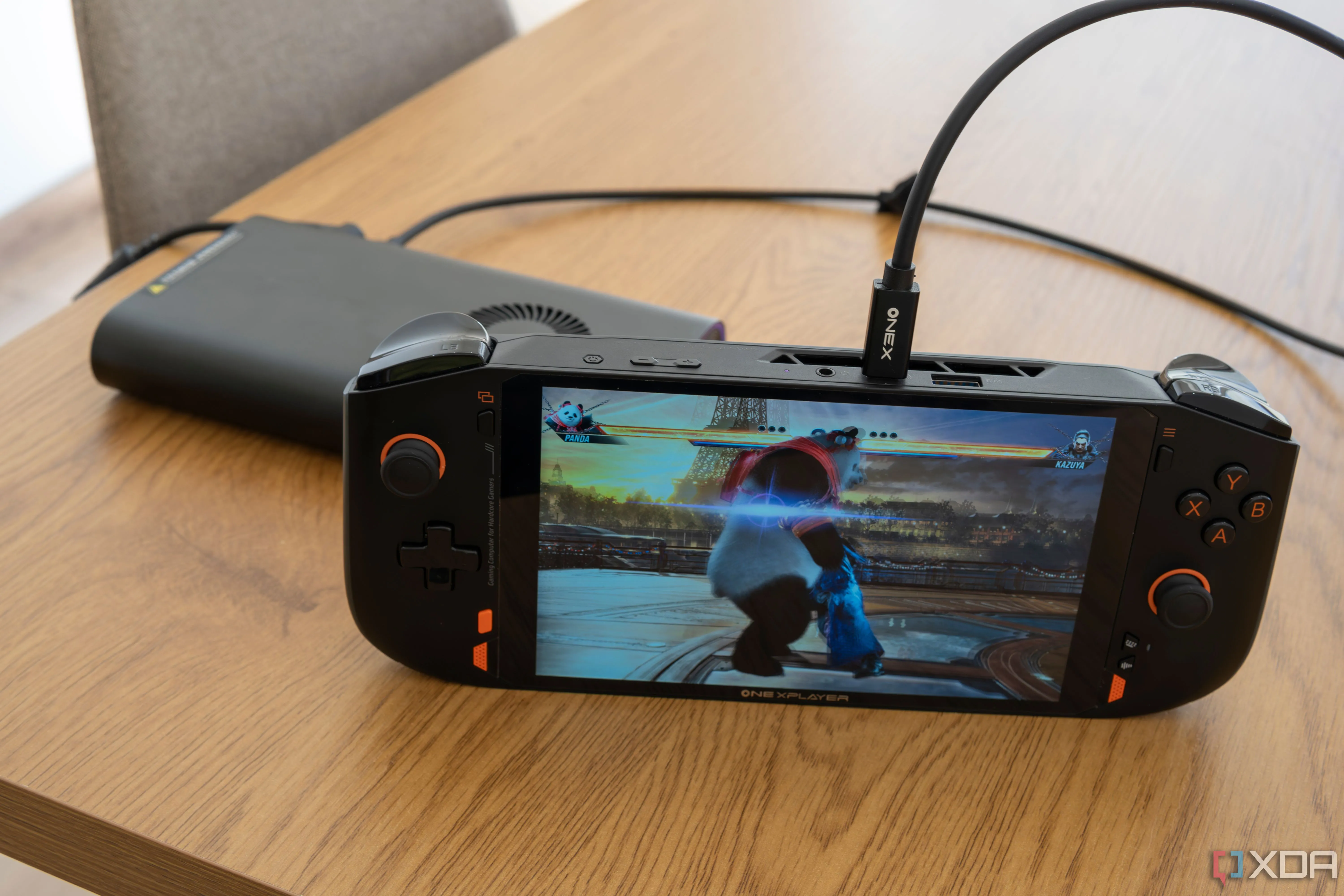 Máy chơi game cầm tay One XPlayer Mini Pro chạy Tekken 8 kết nối với eGPU OneXGPU