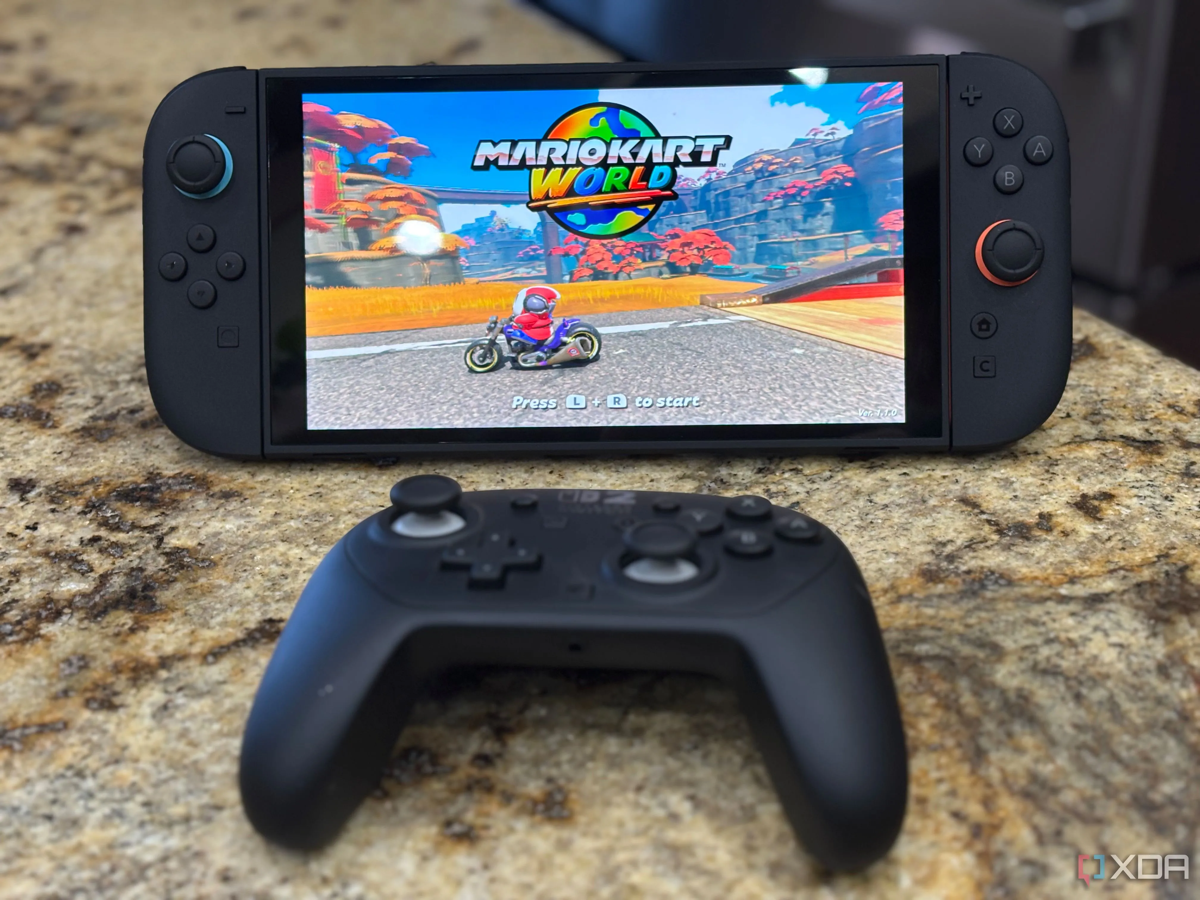 Máy chơi game Nintendo Switch 2 cùng bộ điều khiển Pro Controller, biểu tượng cho tiềm năng phát triển game đối kháng trên nền tảng này.