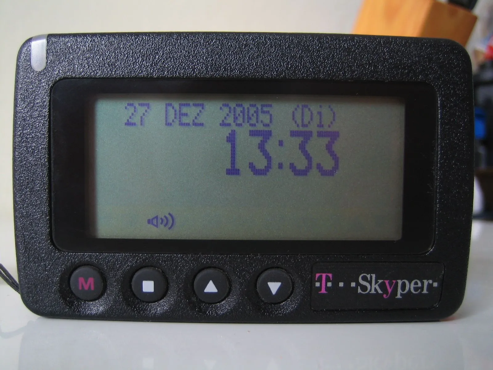 Máy nhắn tin NEC Pager, một thiết bị liên lạc cá nhân không thể thiếu trước kỷ nguyên di động.