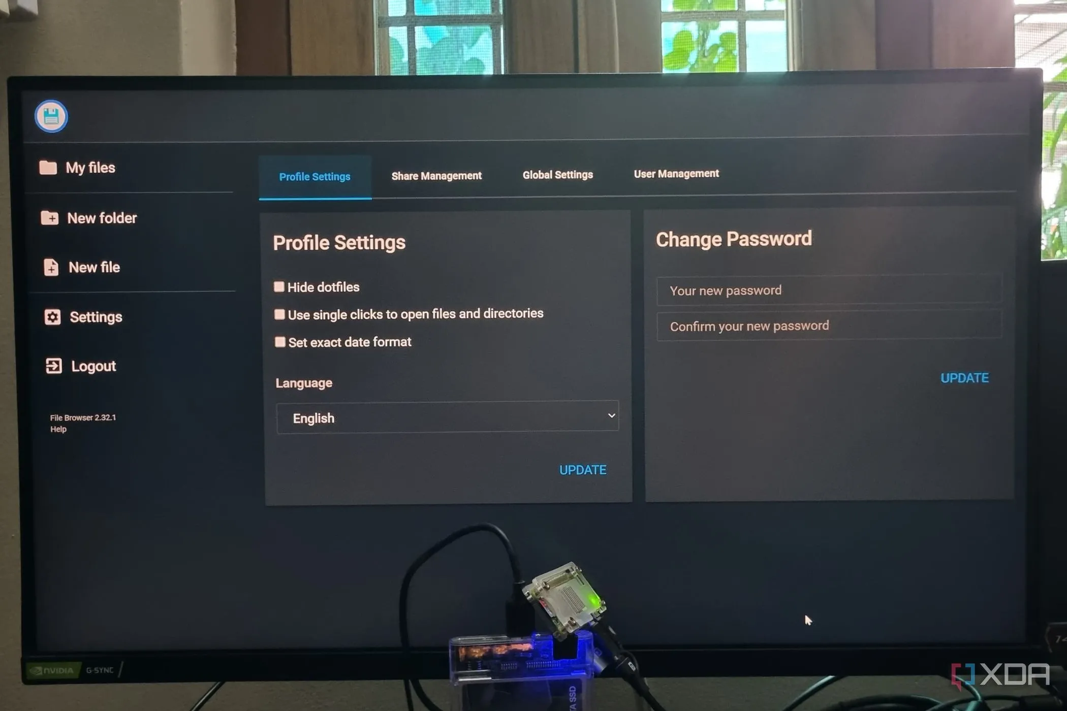 Máy tính Windows hiển thị giao diện File Browser trong trình duyệt Chrome, một giải pháp thay thế khi Plex hạn chế truy cập từ xa.