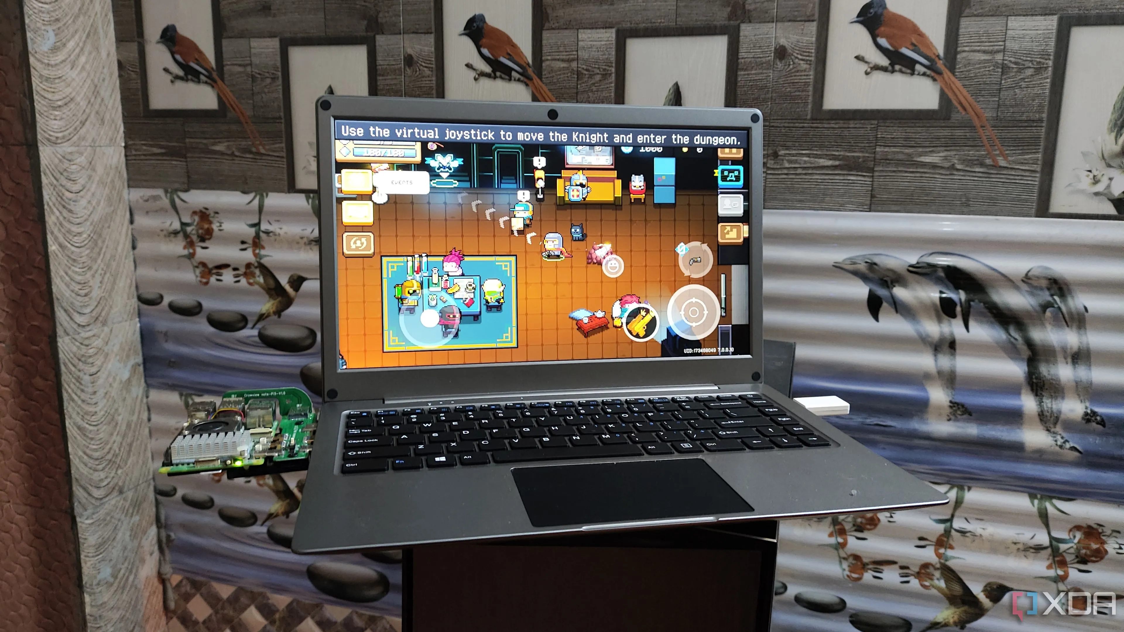 Một chiếc laptop sử dụng Raspberry Pi làm bộ não, minh họa khả năng linh hoạt của Pi trong các dự án game