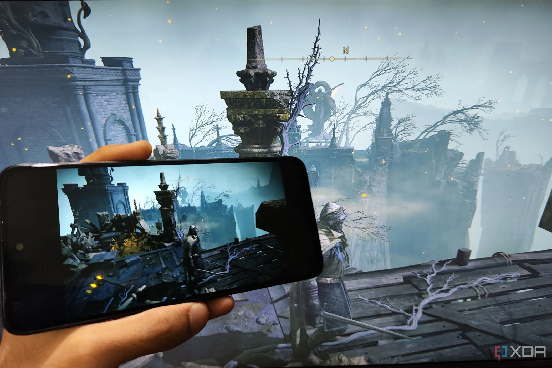 Một chiếc PC đang chạy game Elden Ring, màn hình được stream không dây sang điện thoại Poco M6 Pro, minh họa tính năng stream game từ xa của Apollo và Artemis.