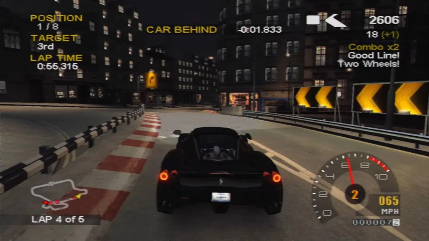 Một chiếc xe đua tốc độ cao trên đường phố trong Project Gotham Racing 2