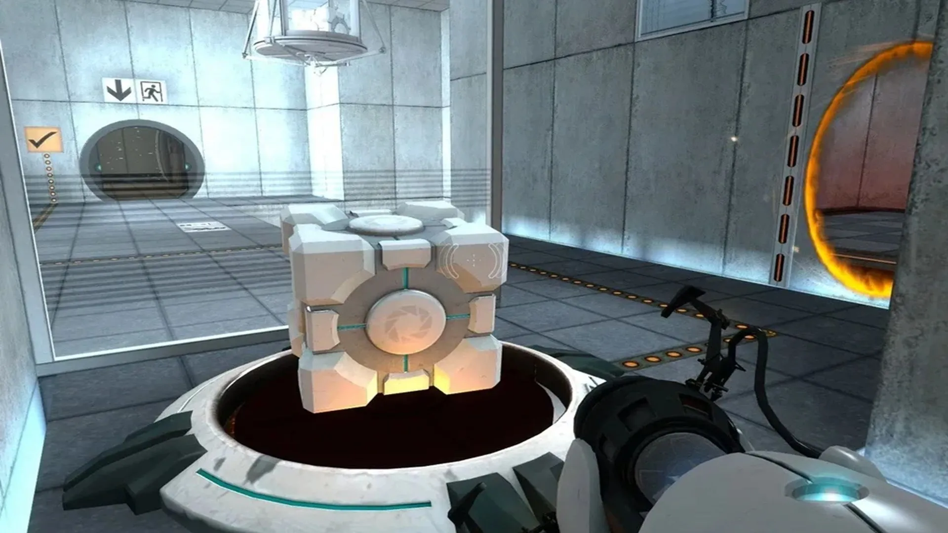 Một khối lập phương và cổng dịch chuyển được tạo ra bởi Portal Gun trong game Portal, minh họa khả năng dịch chuyển vật thể và tạo lối đi giữa các không gian, là công cụ giải đố độc đáo.