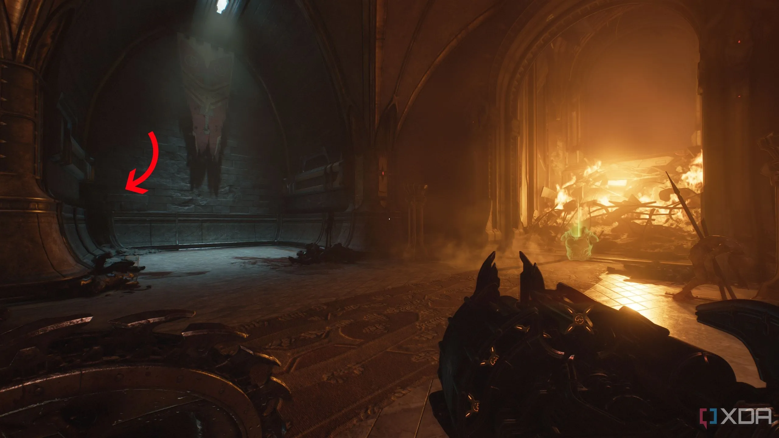Mũi tên chỉ vào một khu vực bí mật trong Doom The Dark Ages
