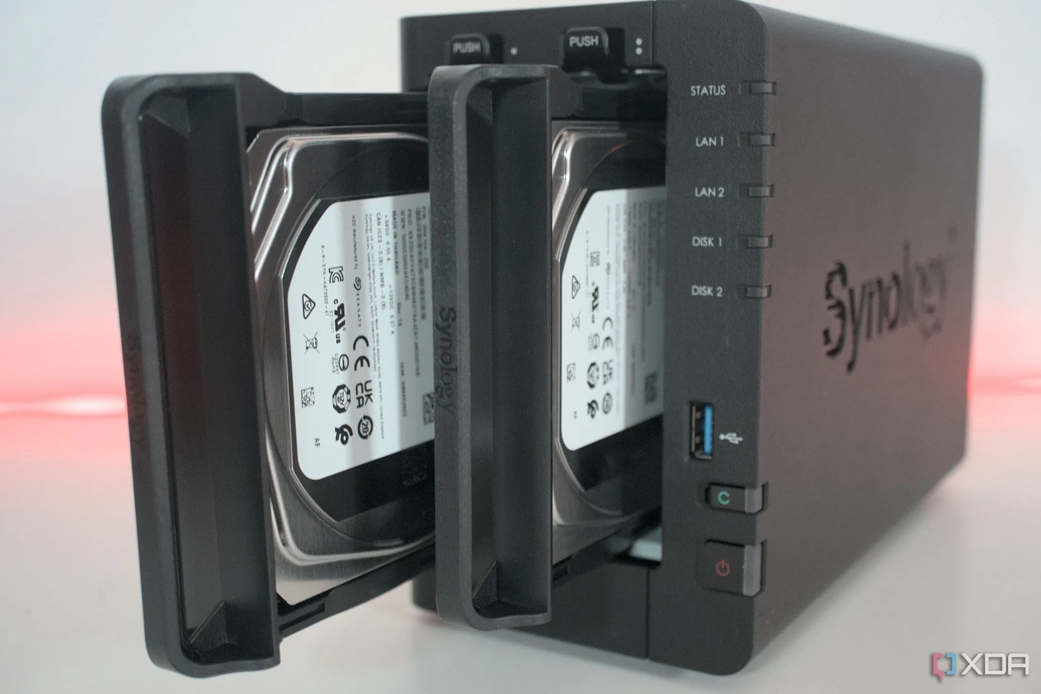 NAS Synology DiskStation DS224+ với hai ổ cứng
