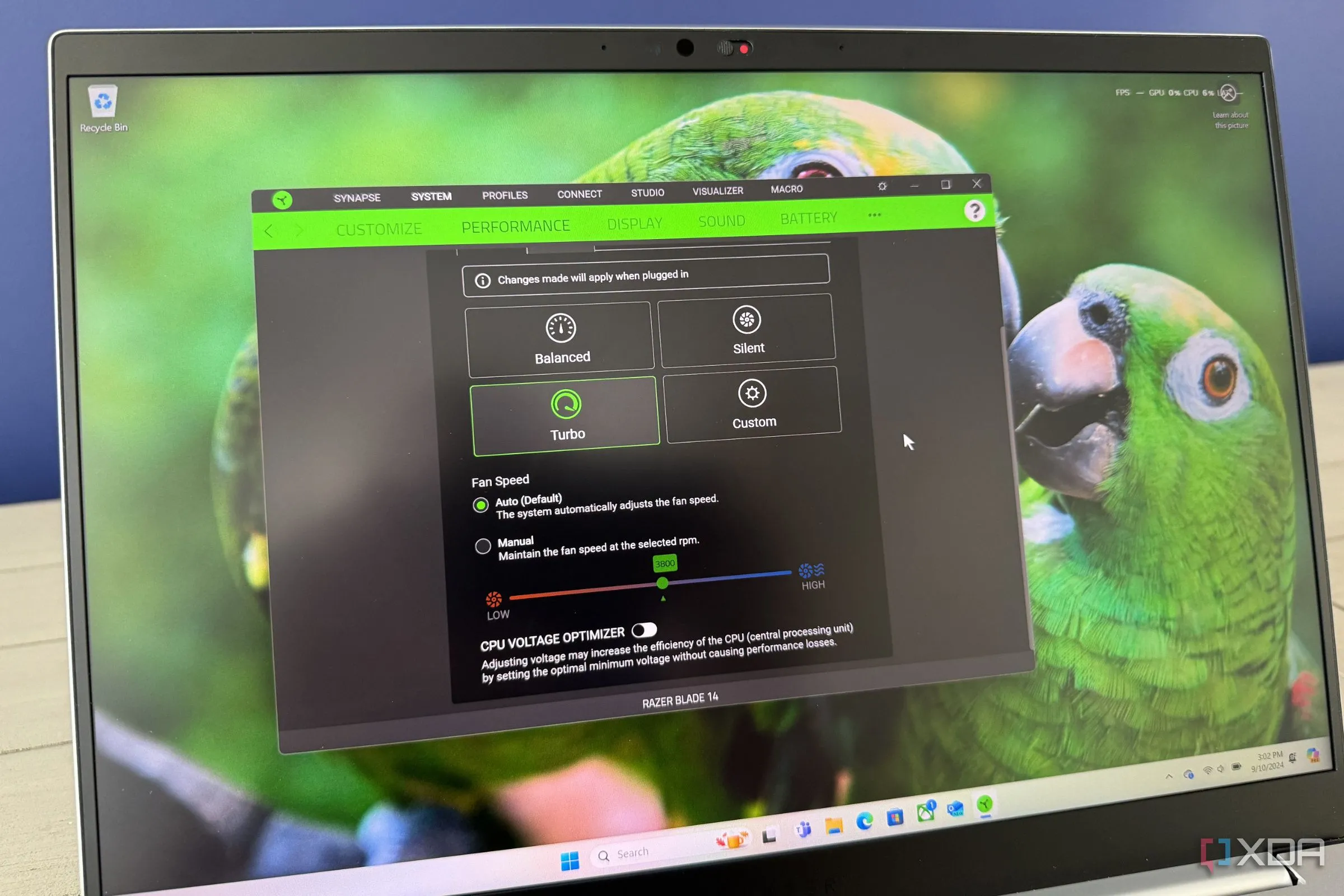 Phần mềm Razer Synapse đang hiển thị trên màn hình Razer Blade 14 điều khiển hiệu ứng ánh sáng RGB