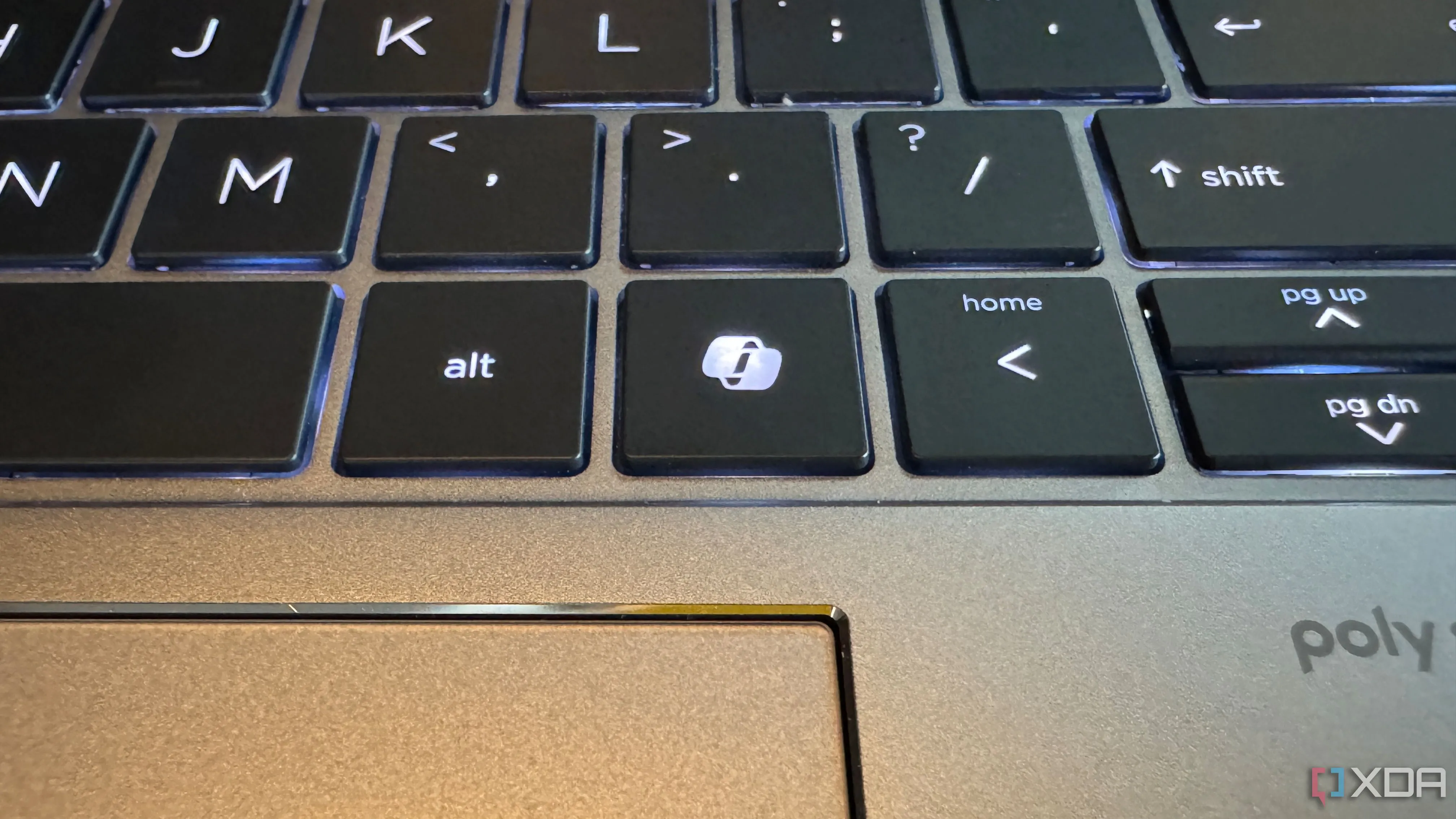 Phím Copilot trên bàn phím laptop HP ZBook Studio G11, tượng trưng cho sự tích hợp AI vào hệ thống