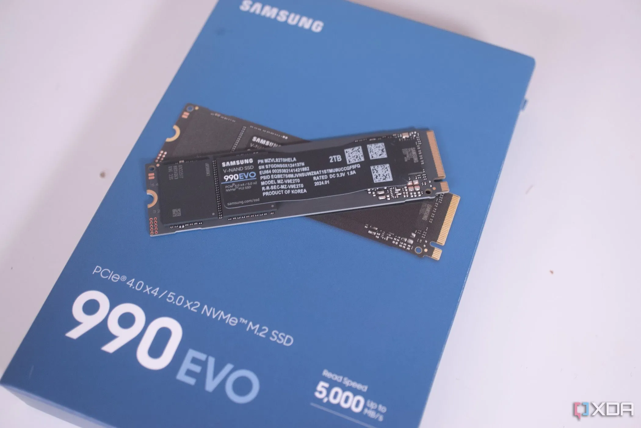 Samsung 990 Evo trên hộp của nó