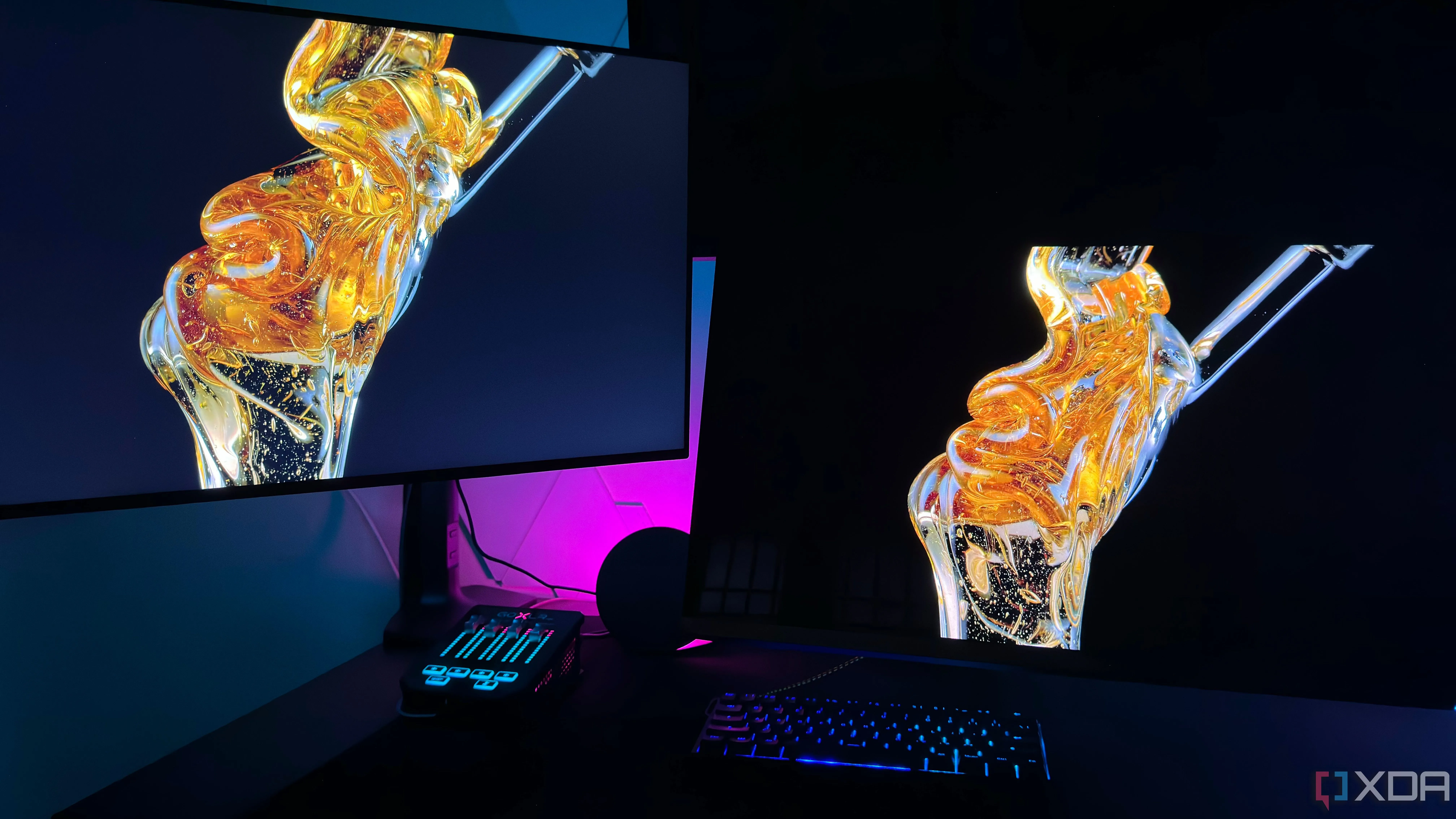 So sánh trực quan giữa màn hình OLED và màn hình LCD, làm nổi bật sự khác biệt về chất lượng hiển thị
