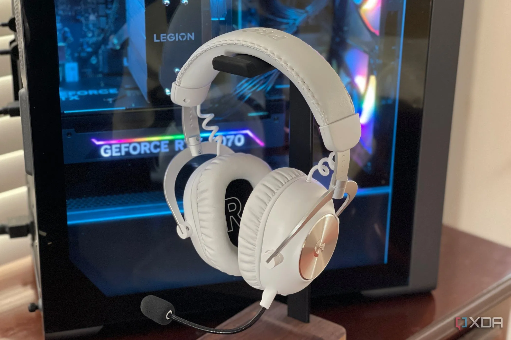 Tai nghe Logitech G Pro X 2 Lightspeed, nổi bật với thời lượng pin ấn tượng trong phân khúc tai nghe gaming không dây cao cấp.