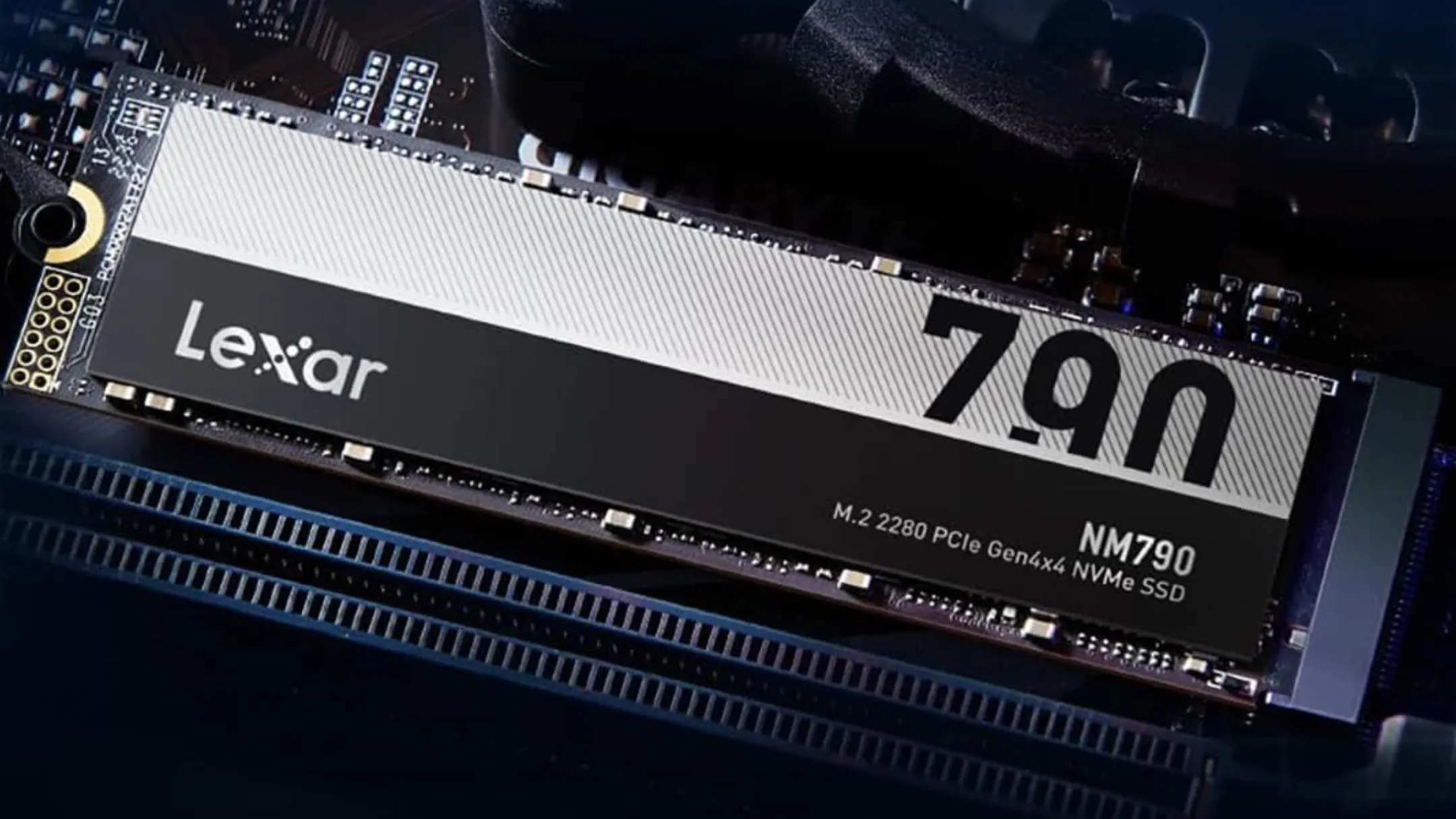 Thân hình nhỏ gọn của ổ cứng SSD Lexar NM790 4TB M.2 PCIe Gen4