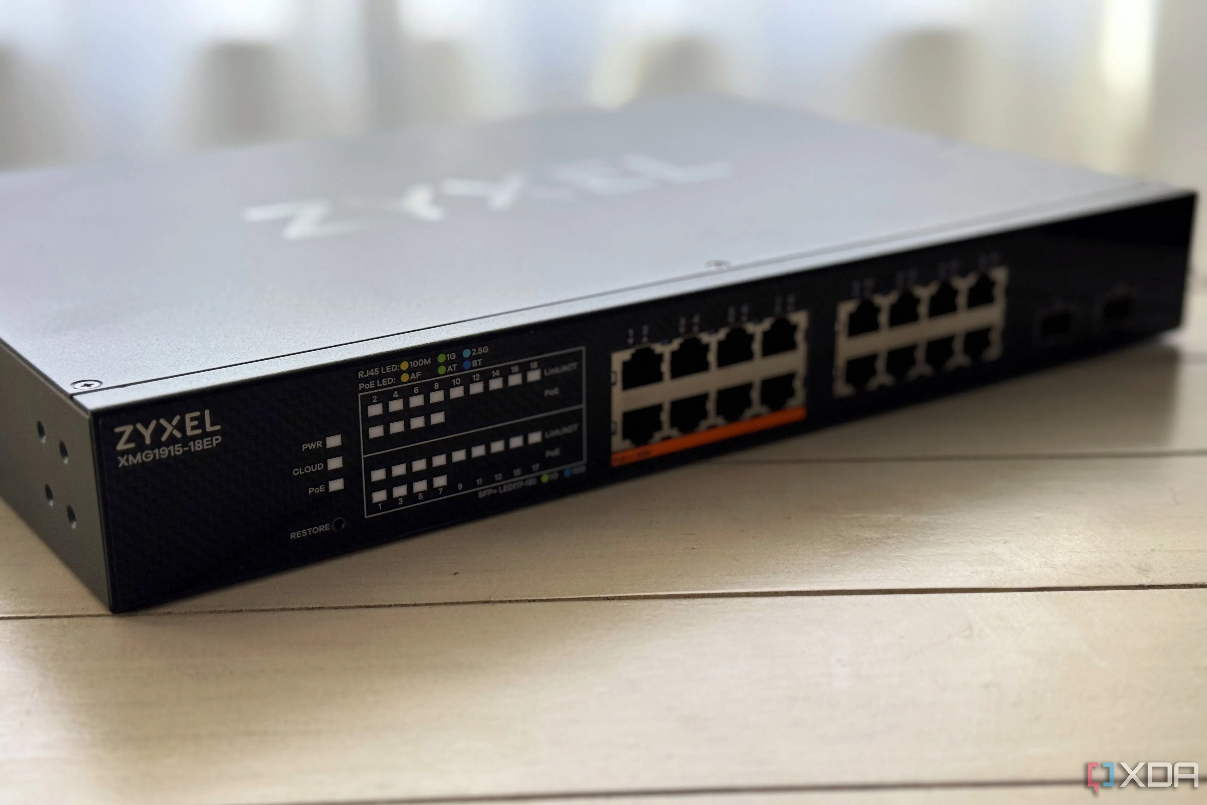 Thiết bị chuyển mạch Managed Switch Zyxel XGM1915 trong hệ thống mạng