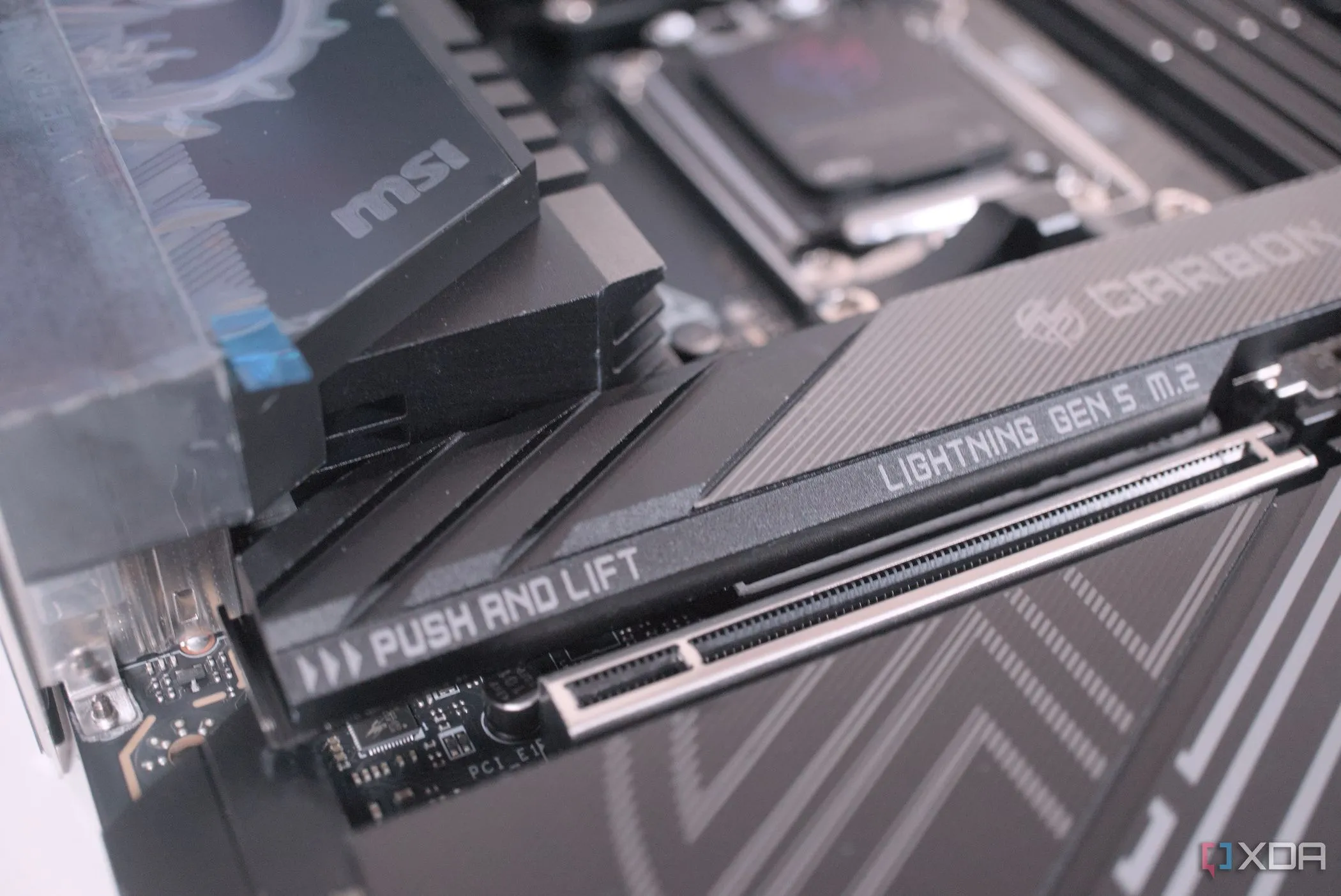 Tính năng tháo lắp M.2 nhanh trên mainboard MSI MPG X870E Carbon WiFi