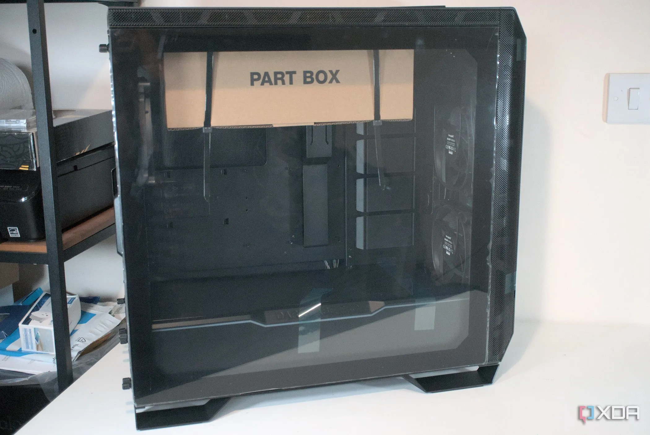 Vỏ case PC full-tower Be Quiet! Dark Base Pro 901 với mặt bên kính cường lực