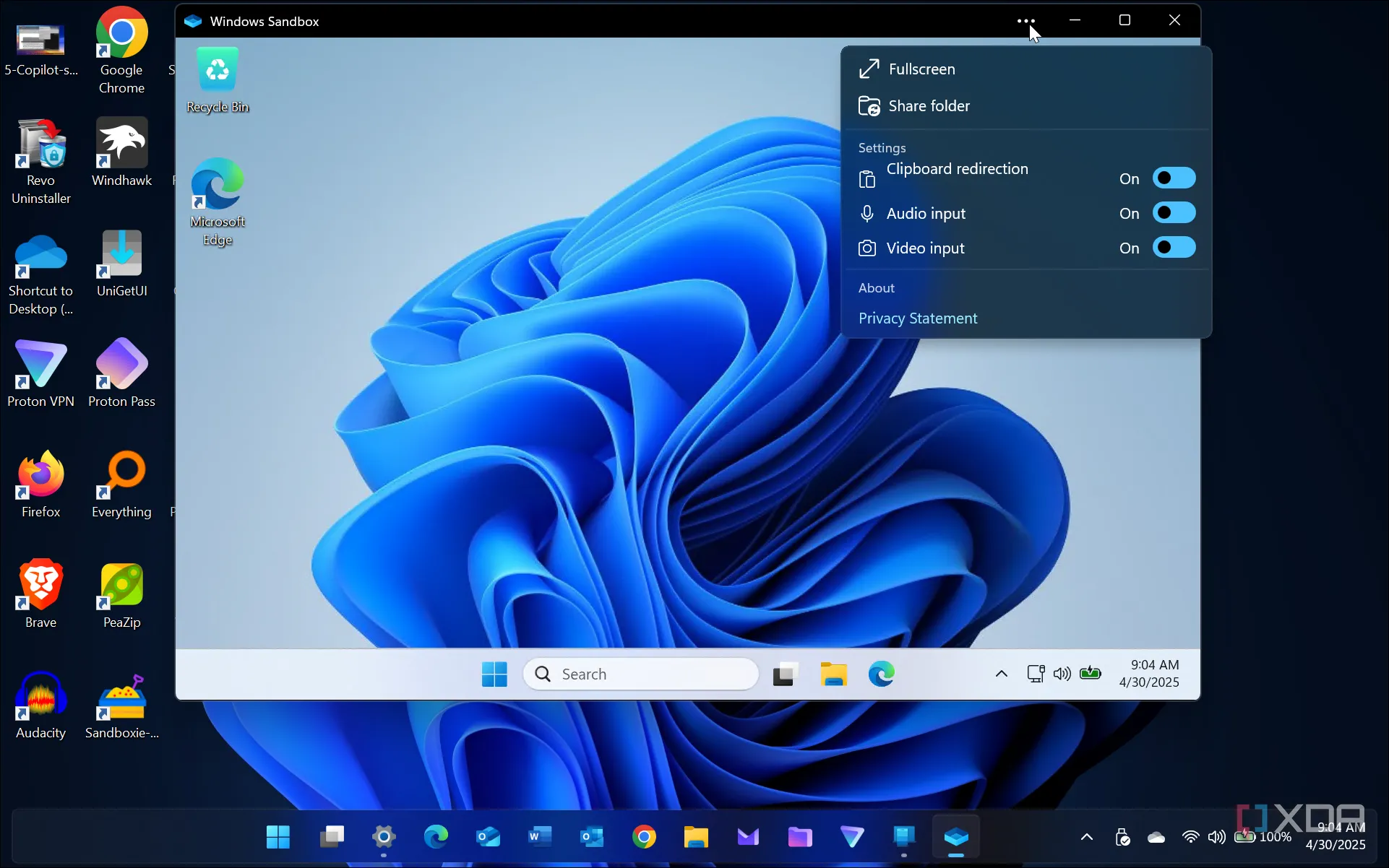 Windows Sandbox đang chạy trên Windows 11, hiển thị một môi trường Windows ảo an toàn để kiểm tra ứng dụng
