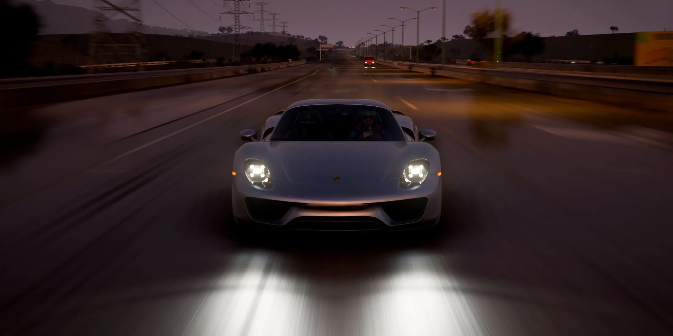 Xe Porsche 918 Spyder trên đường trong Forza Horizon 5